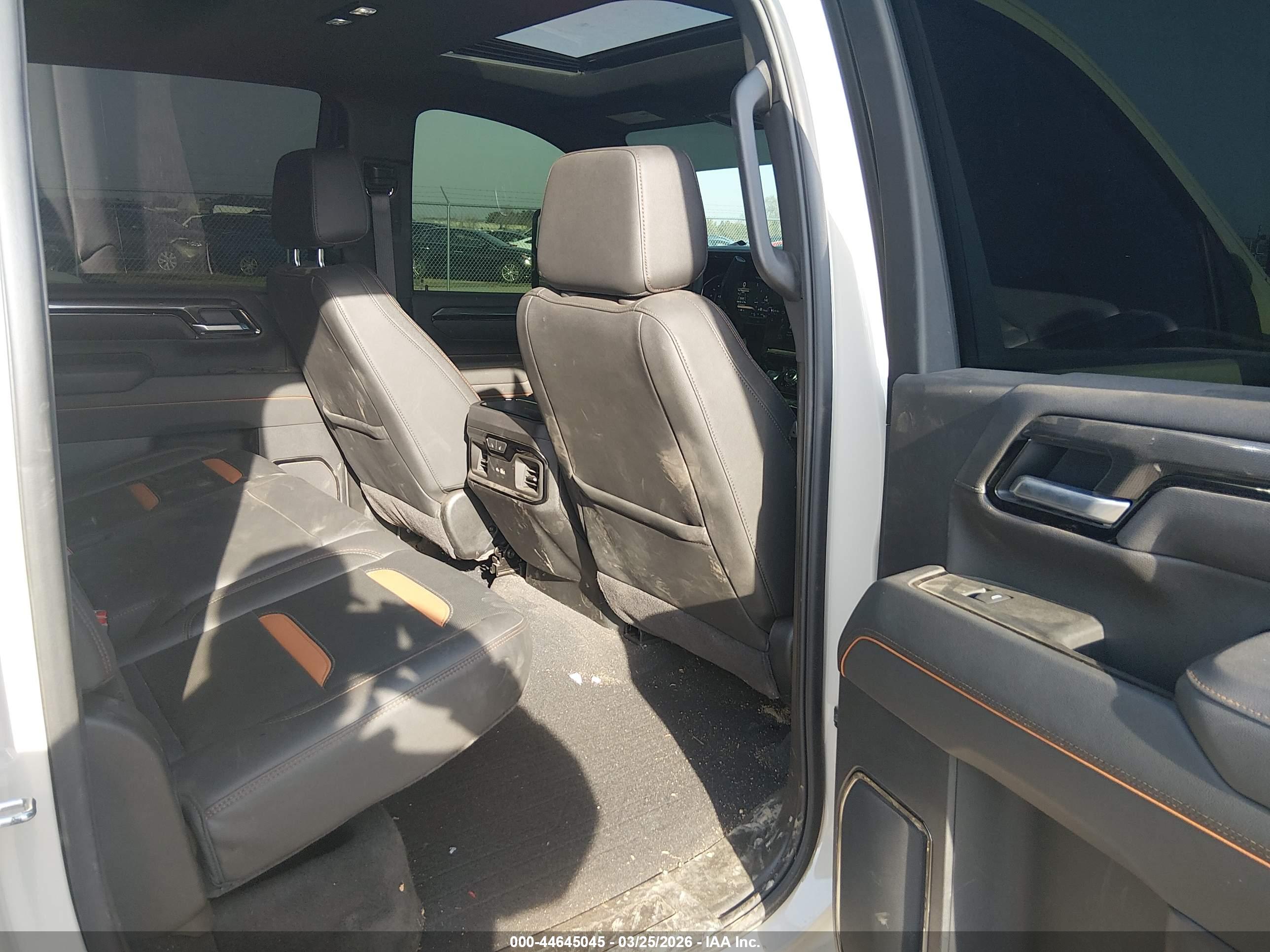 GMC SIERRA image 8