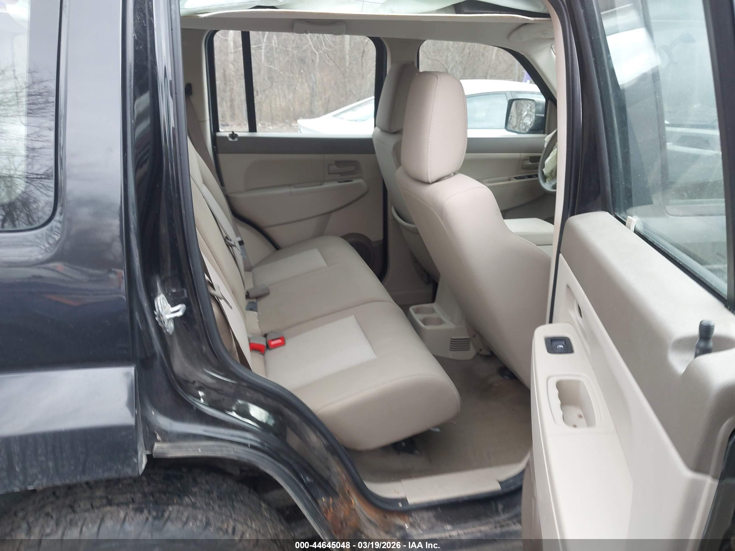 JEEP LIBERTY image 8
