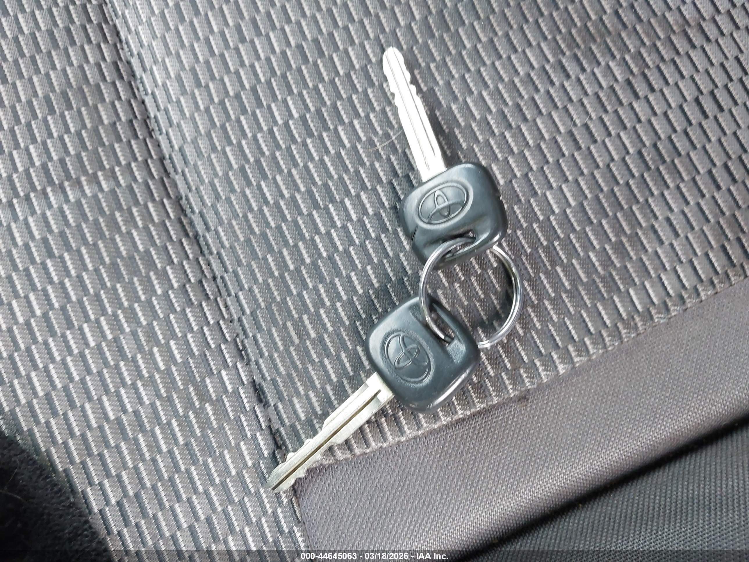 TOYOTA RAV4 image 11