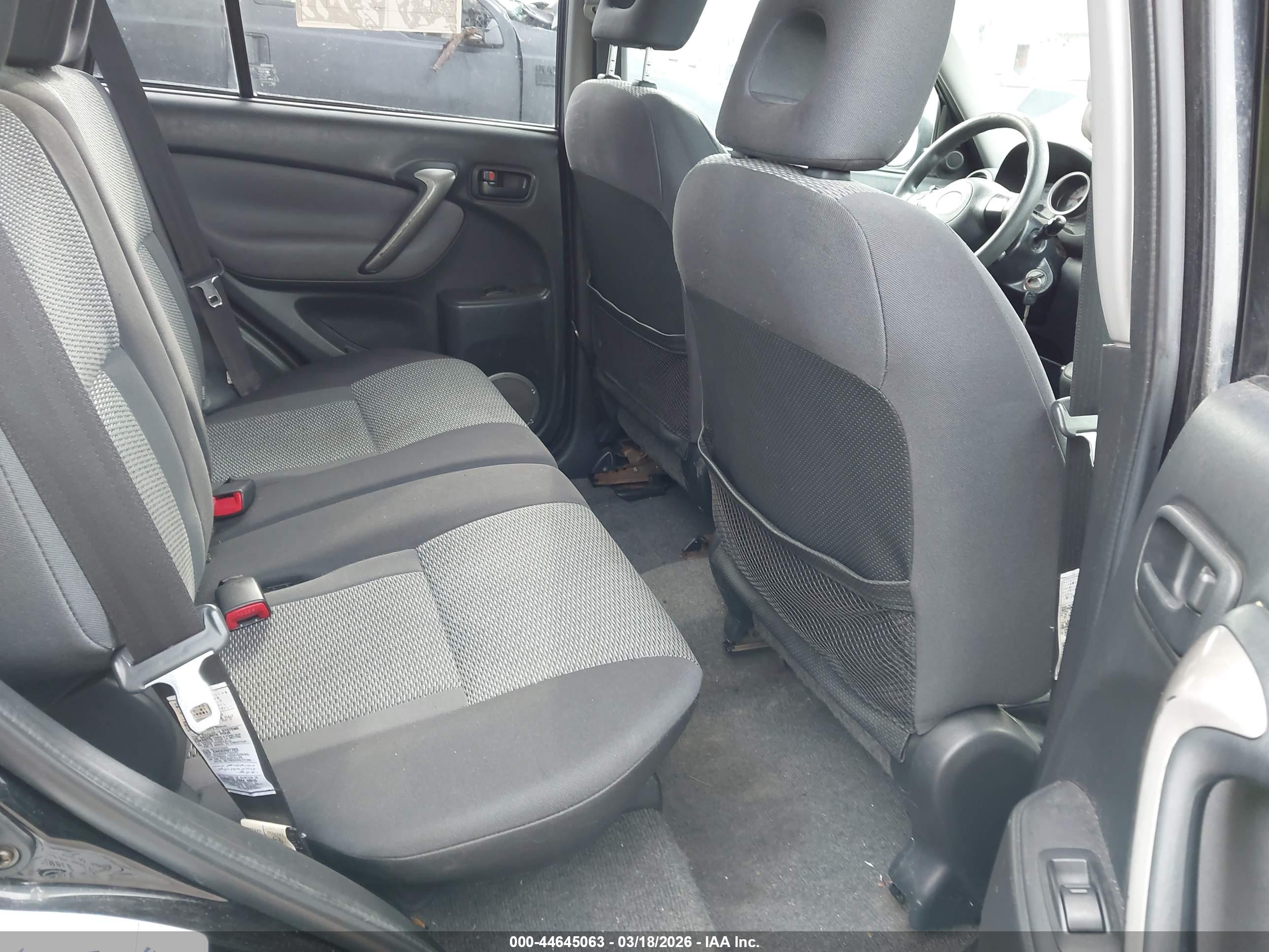 TOYOTA RAV4 image 8