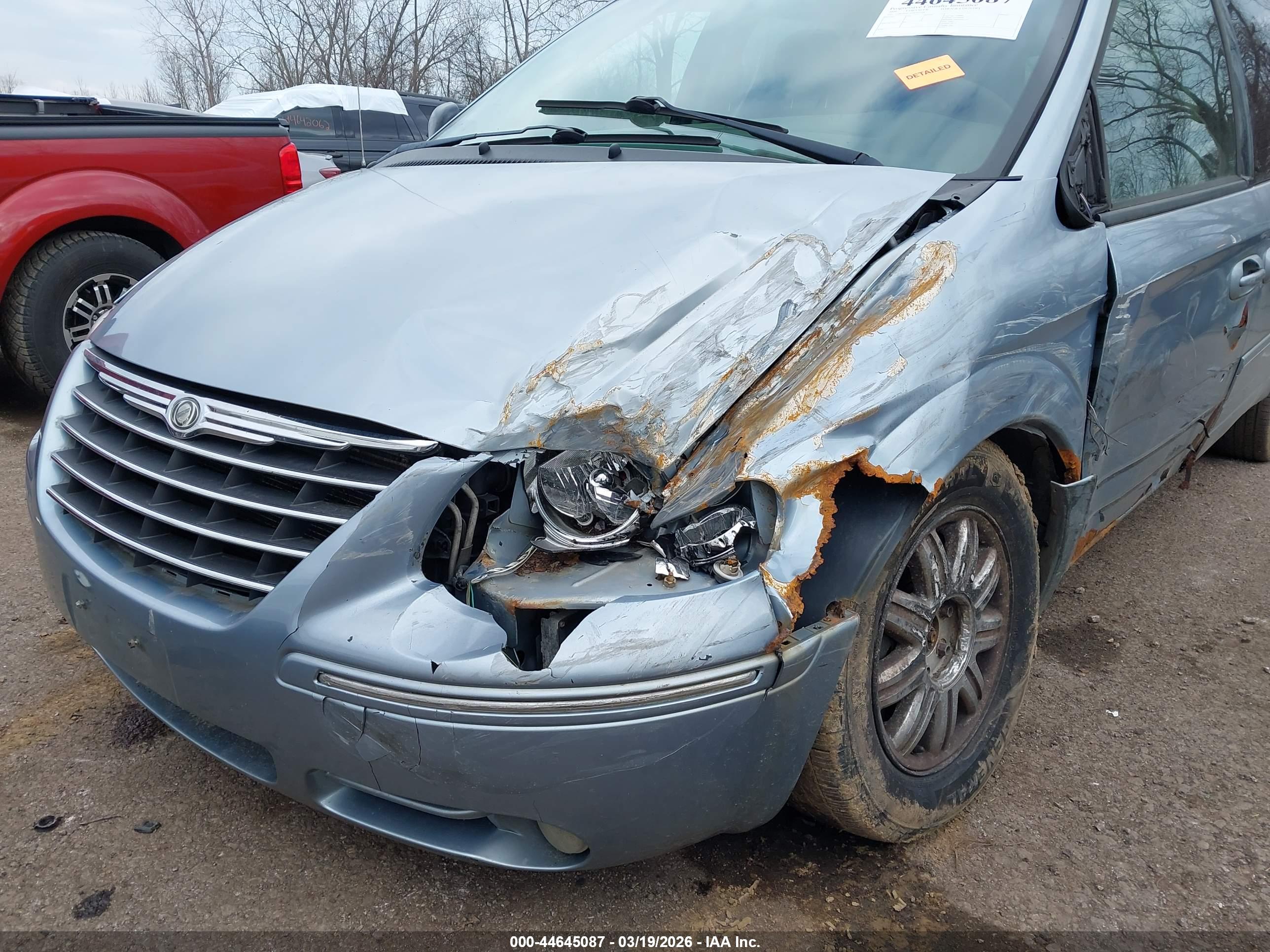 CHRYSLER TOWN image 6