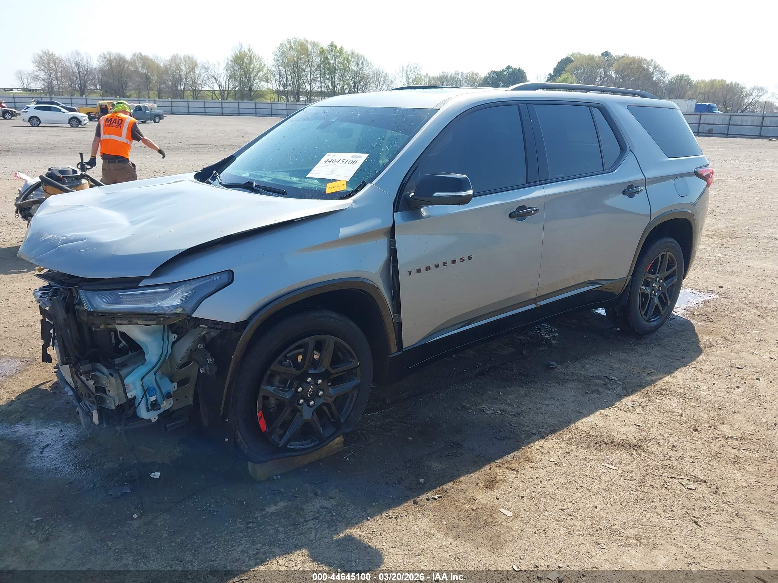 CHEVROLET TRAVERSE image 2