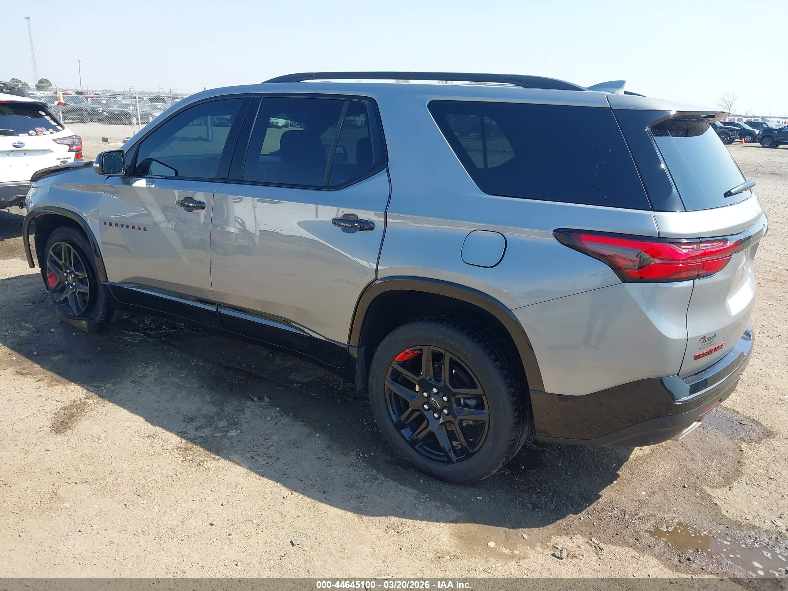CHEVROLET TRAVERSE image 3