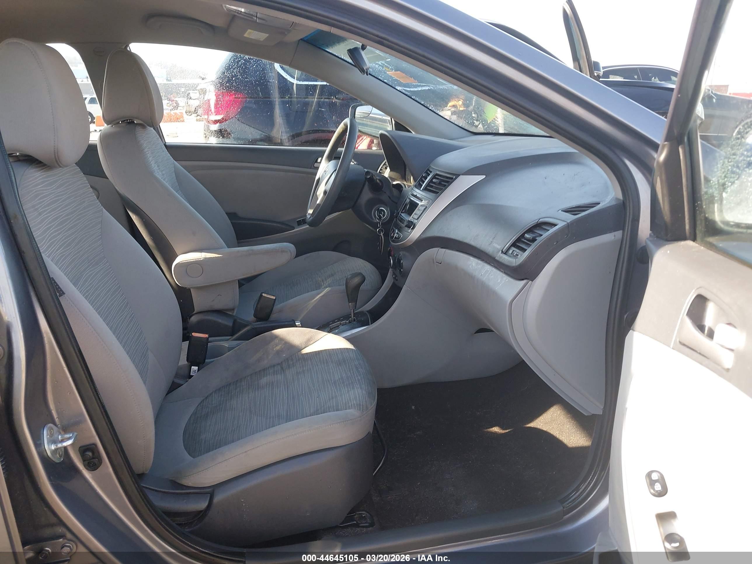 HYUNDAI ACCENT image 5