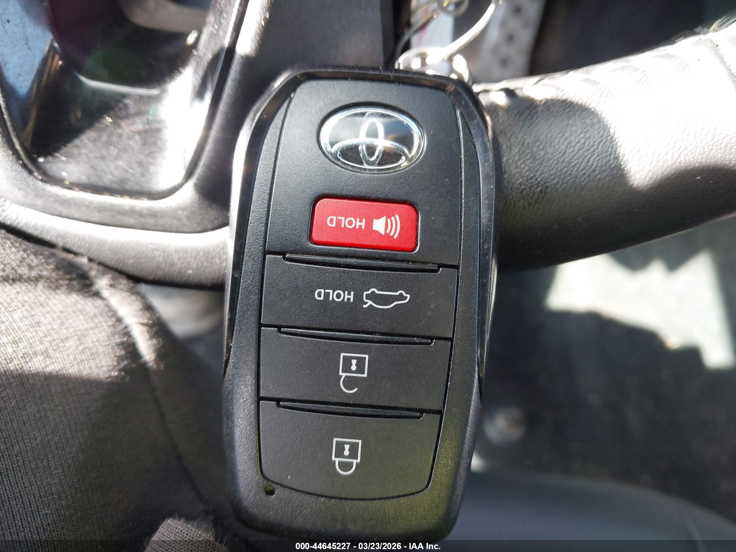 TOYOTA CAMRY image 11