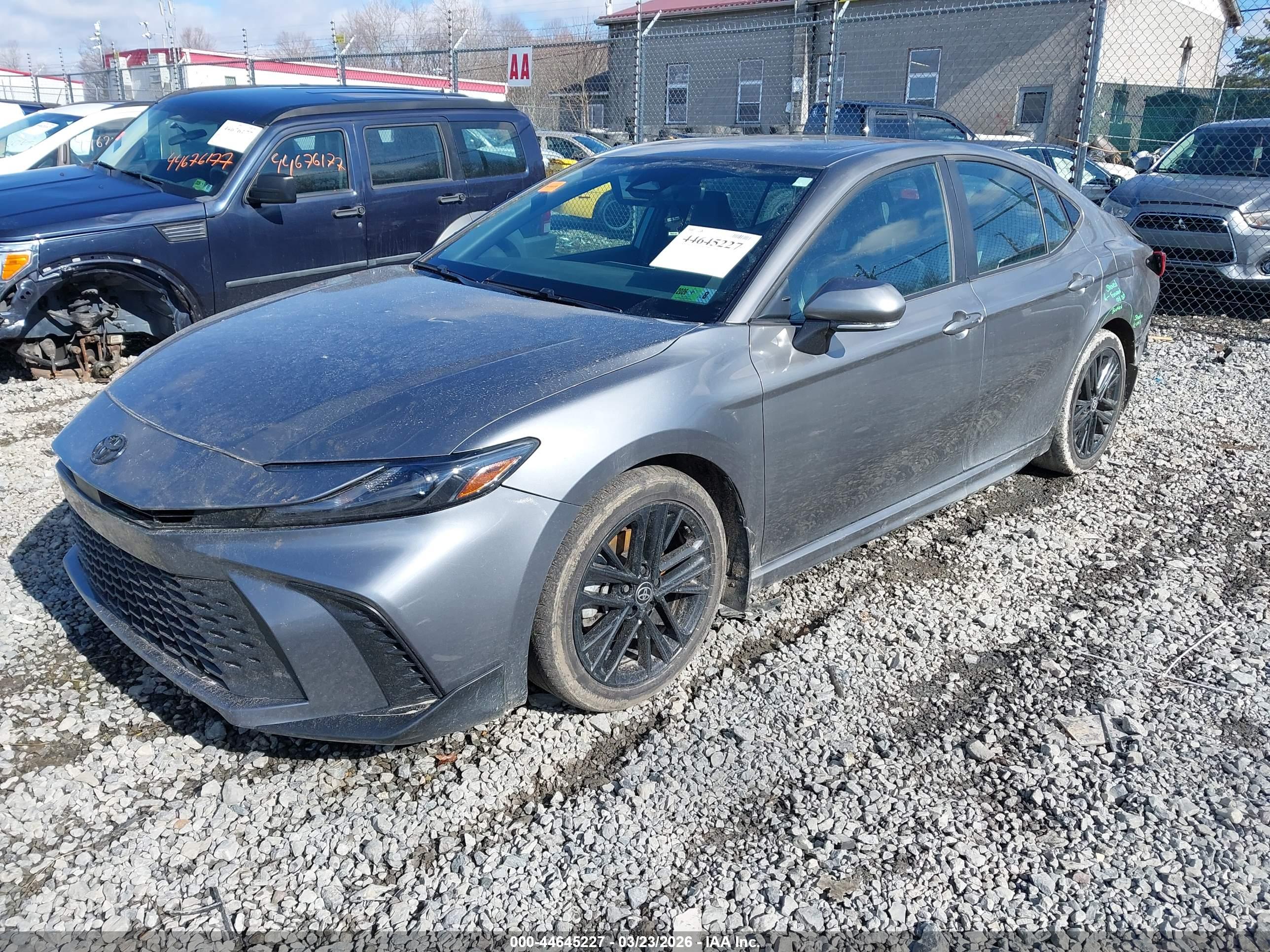 TOYOTA CAMRY image 2