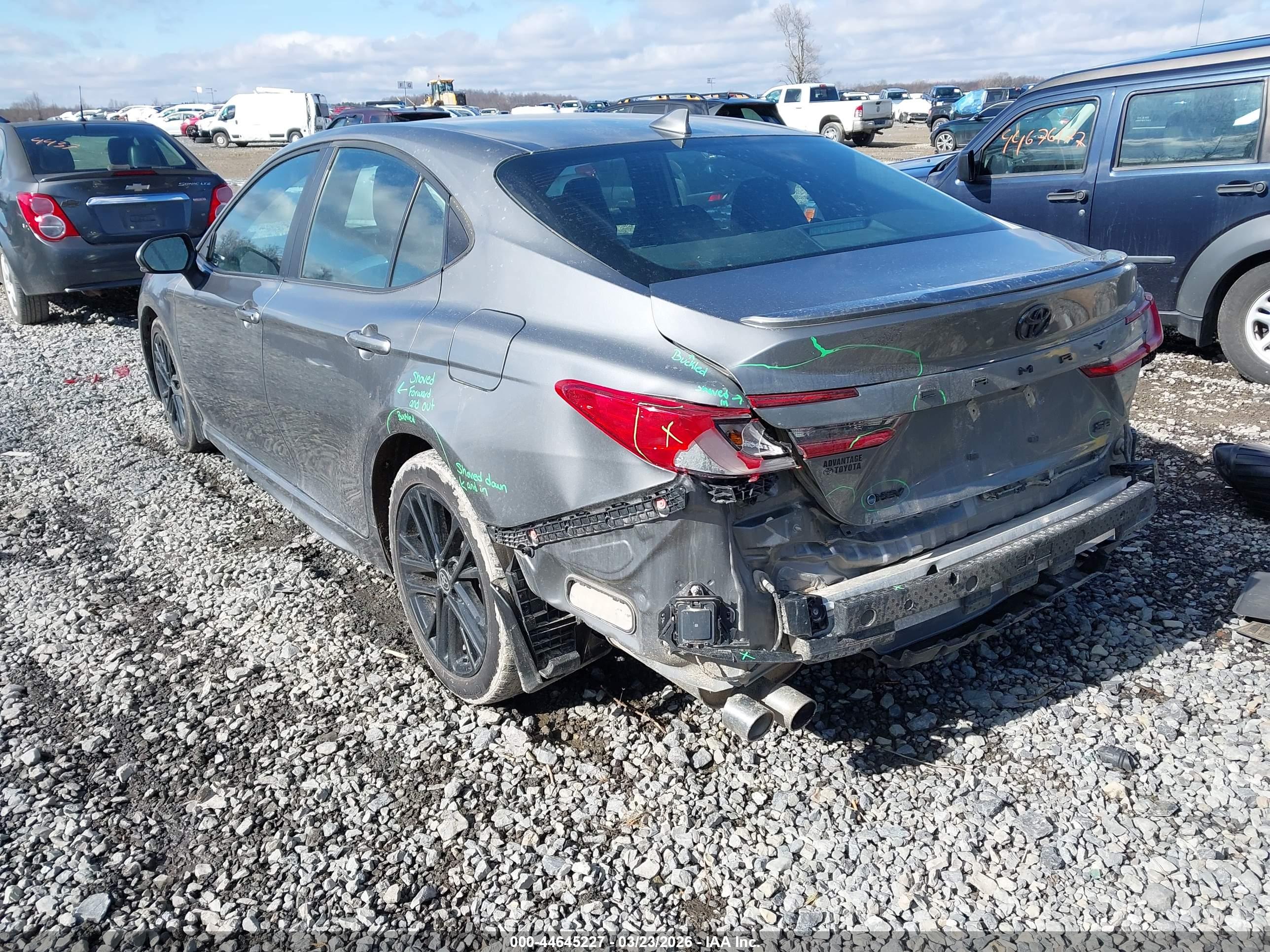TOYOTA CAMRY image 3