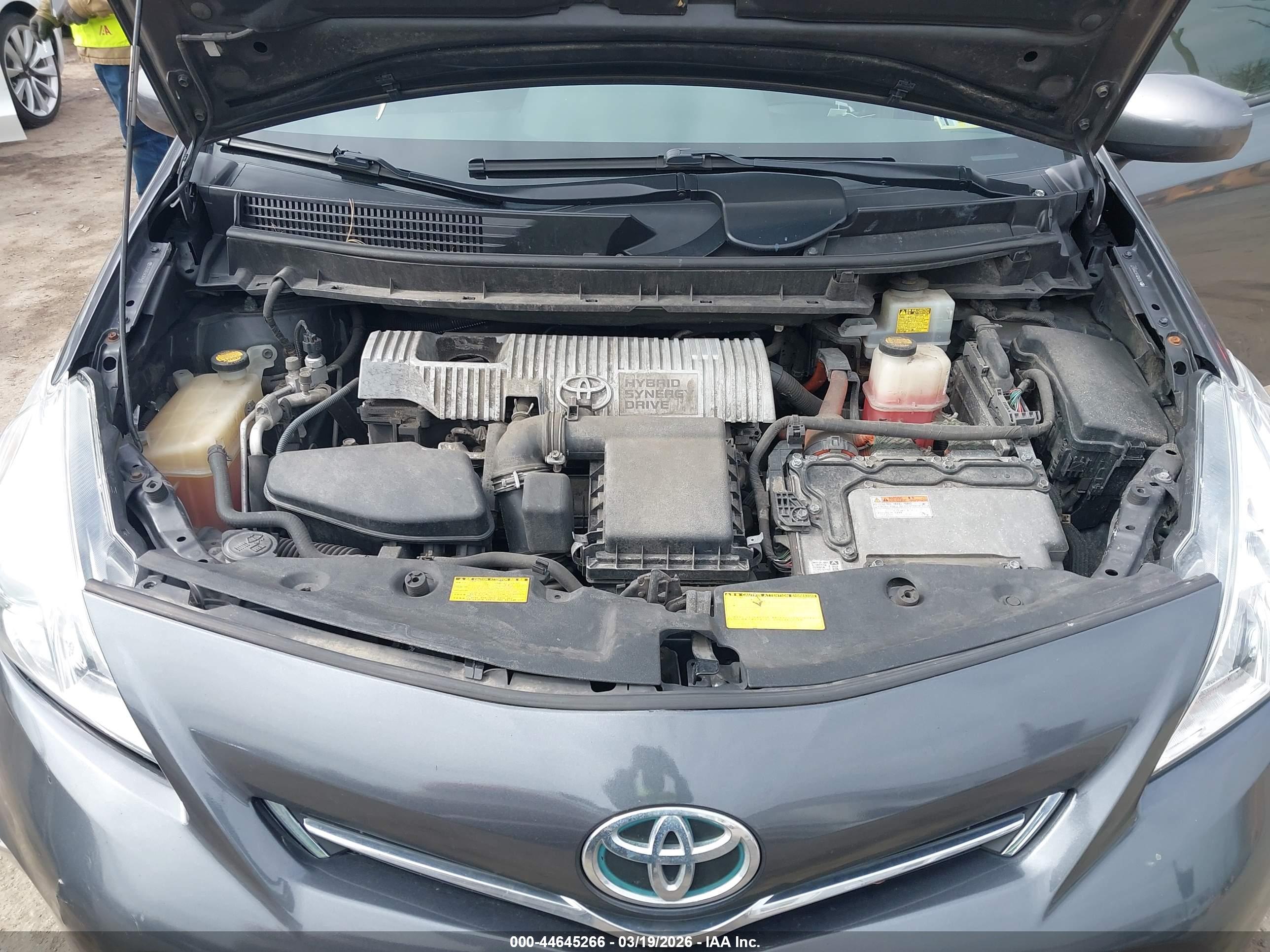 TOYOTA PRIUS image 10