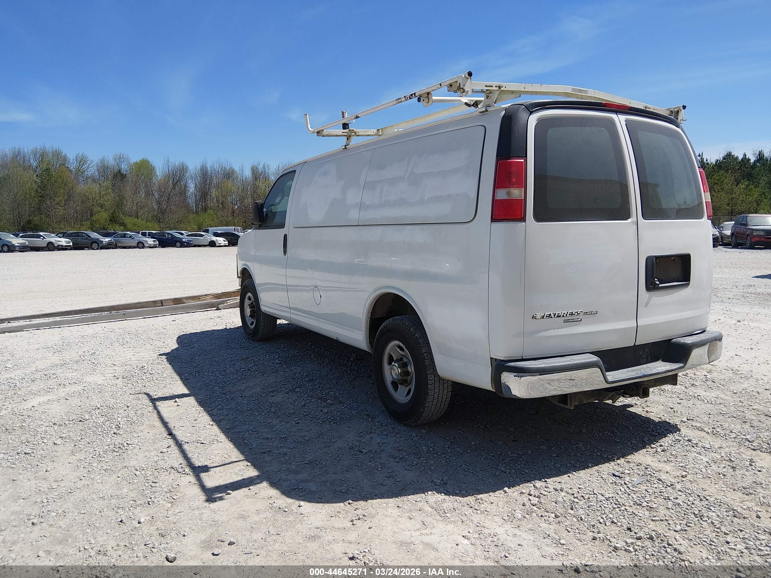 CHEVROLET EXPRESS image 3