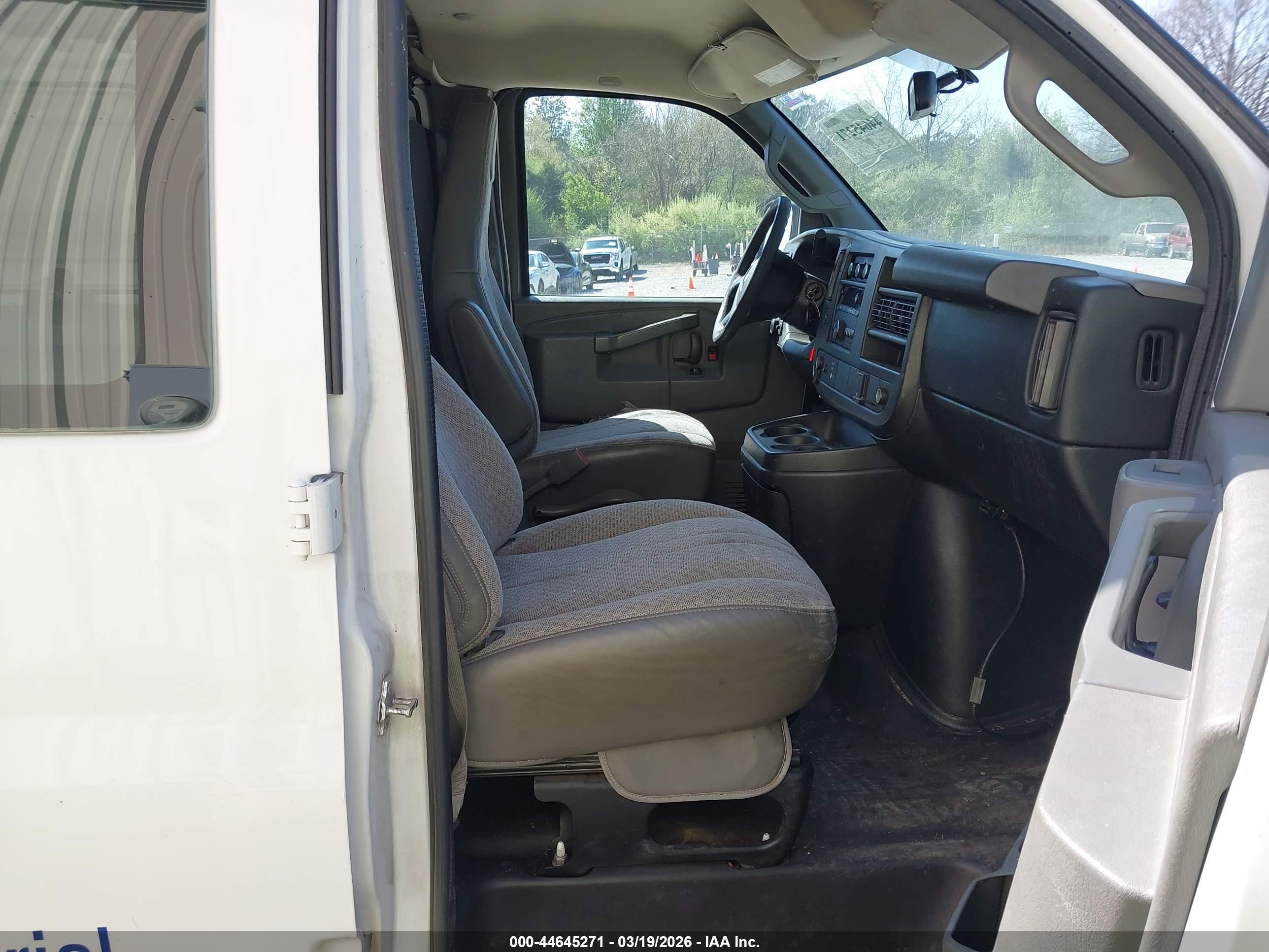 CHEVROLET EXPRESS image 5