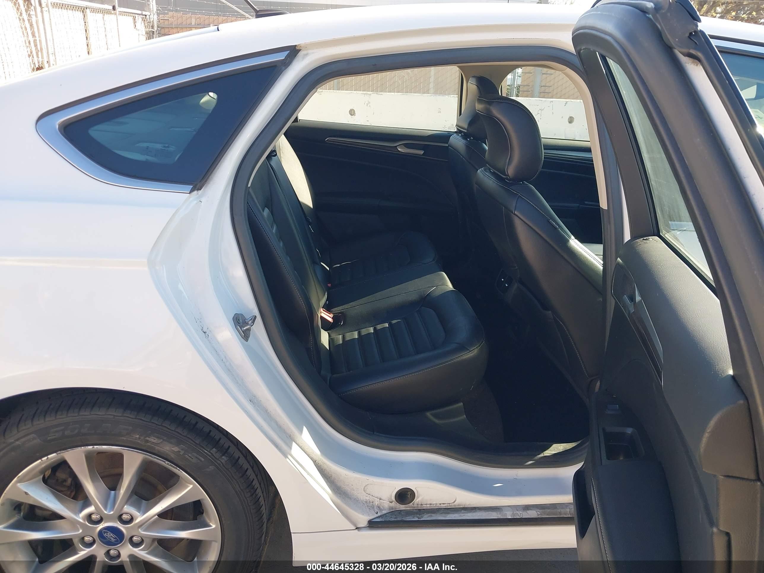 FORD FUSION image 8
