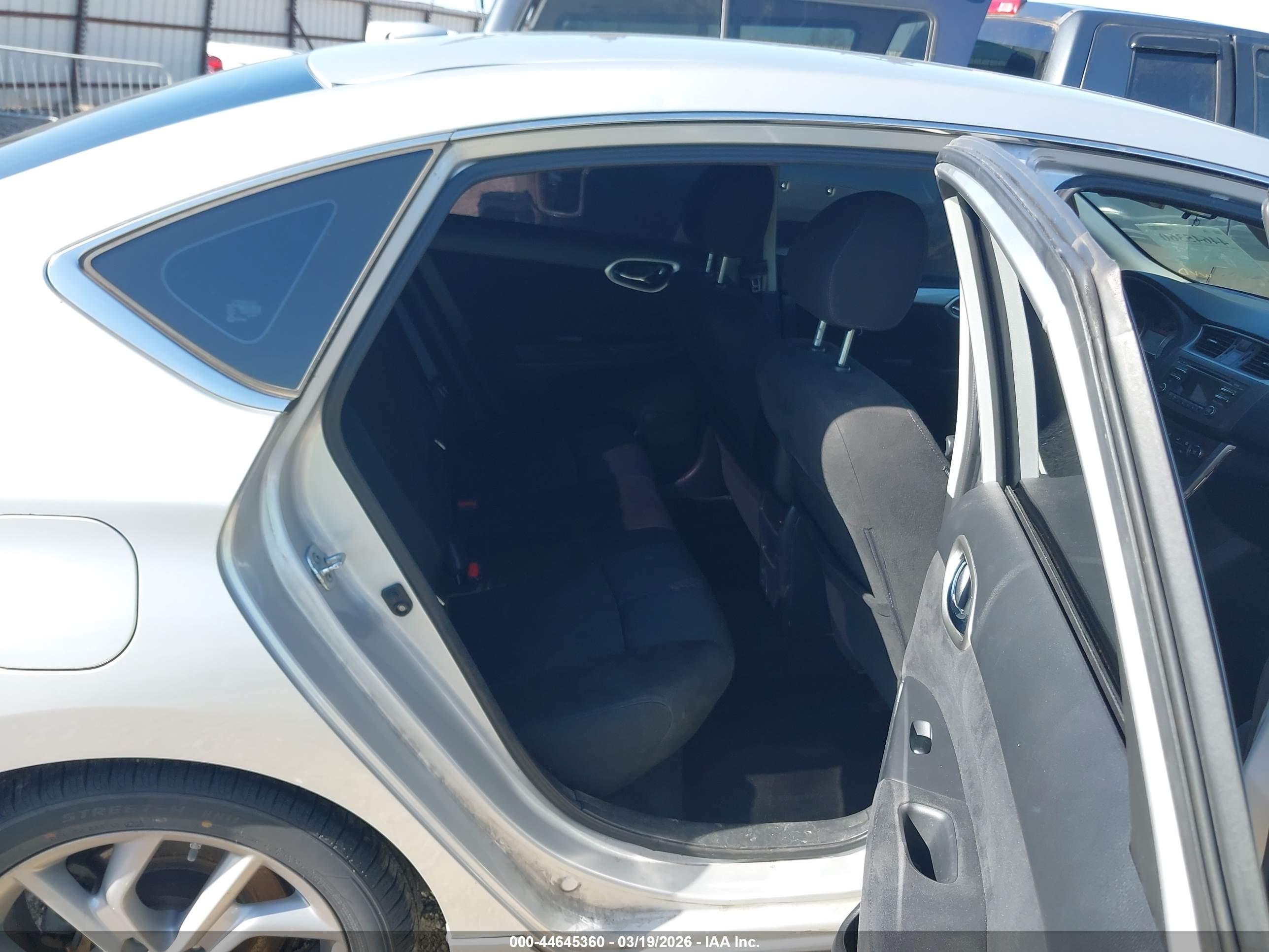 NISSAN SENTRA image 8