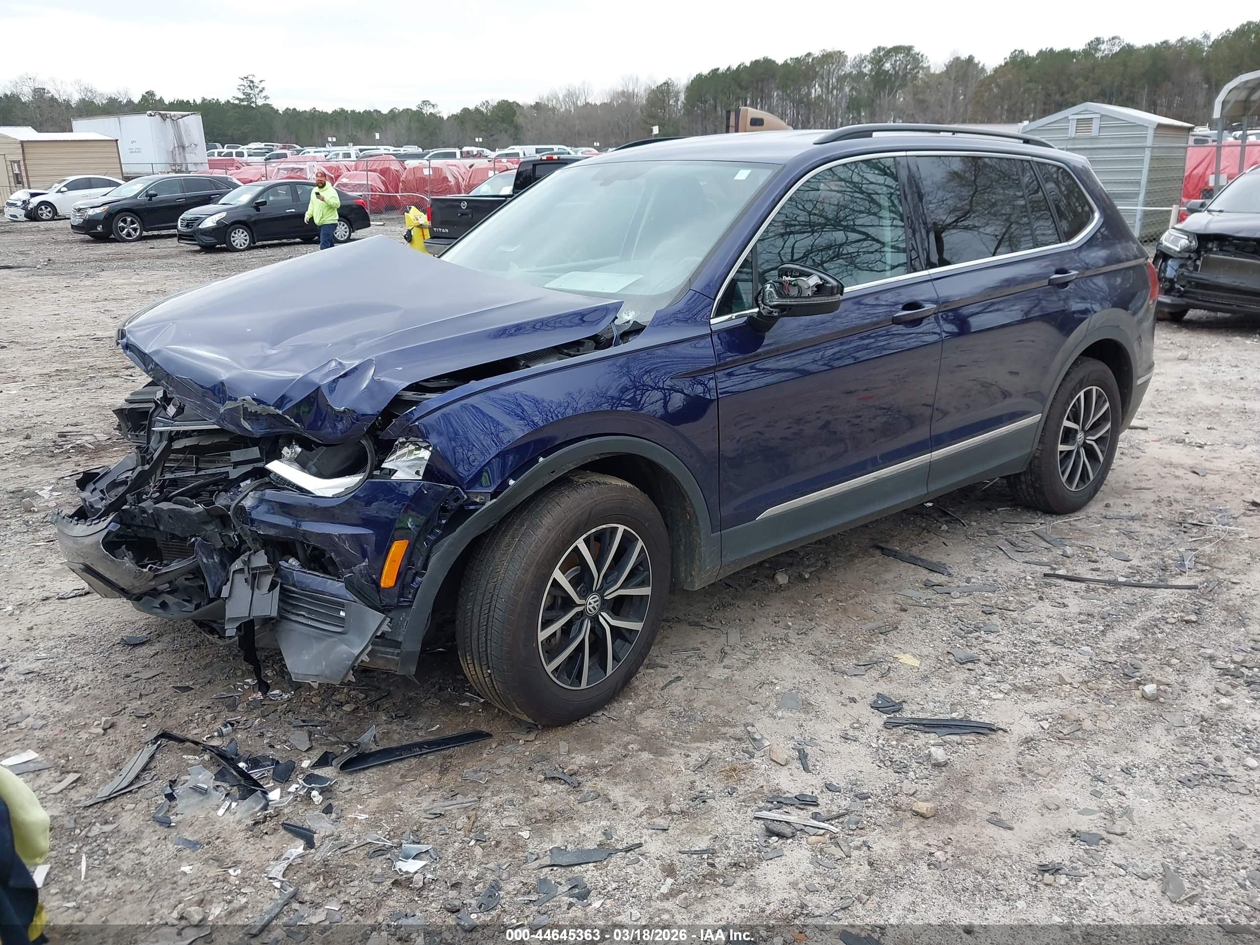 VOLKSWAGEN TIGUAN image 2