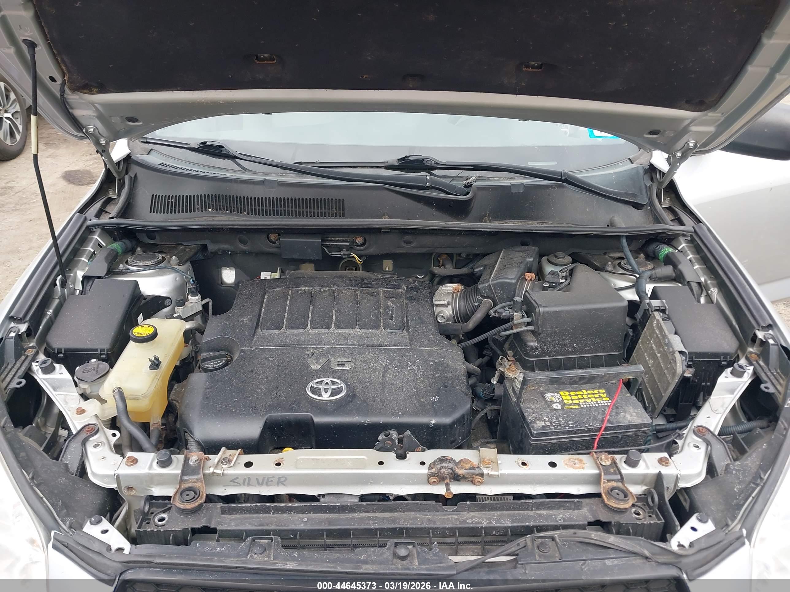 TOYOTA RAV4 image 10