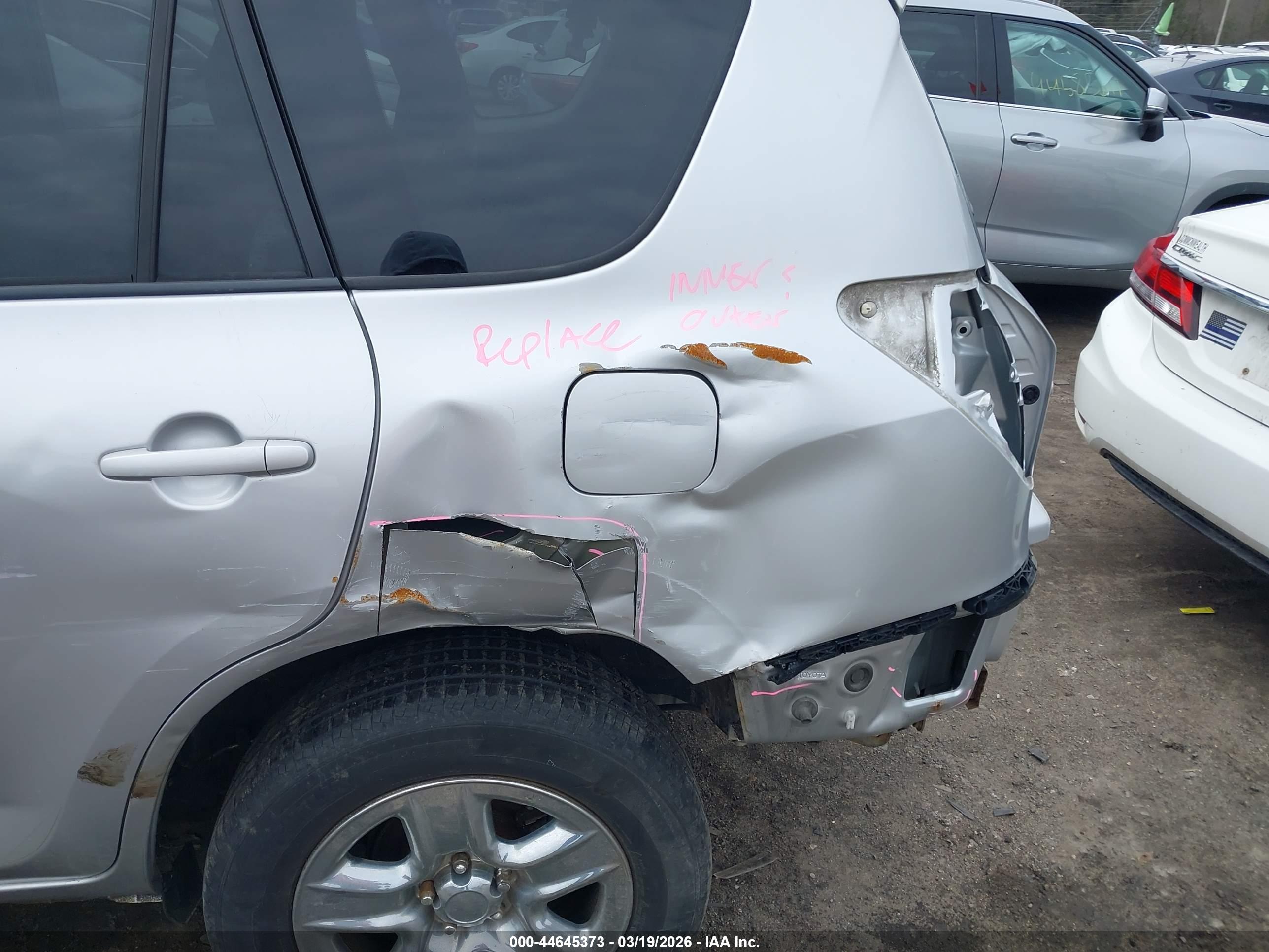 TOYOTA RAV4 image 6