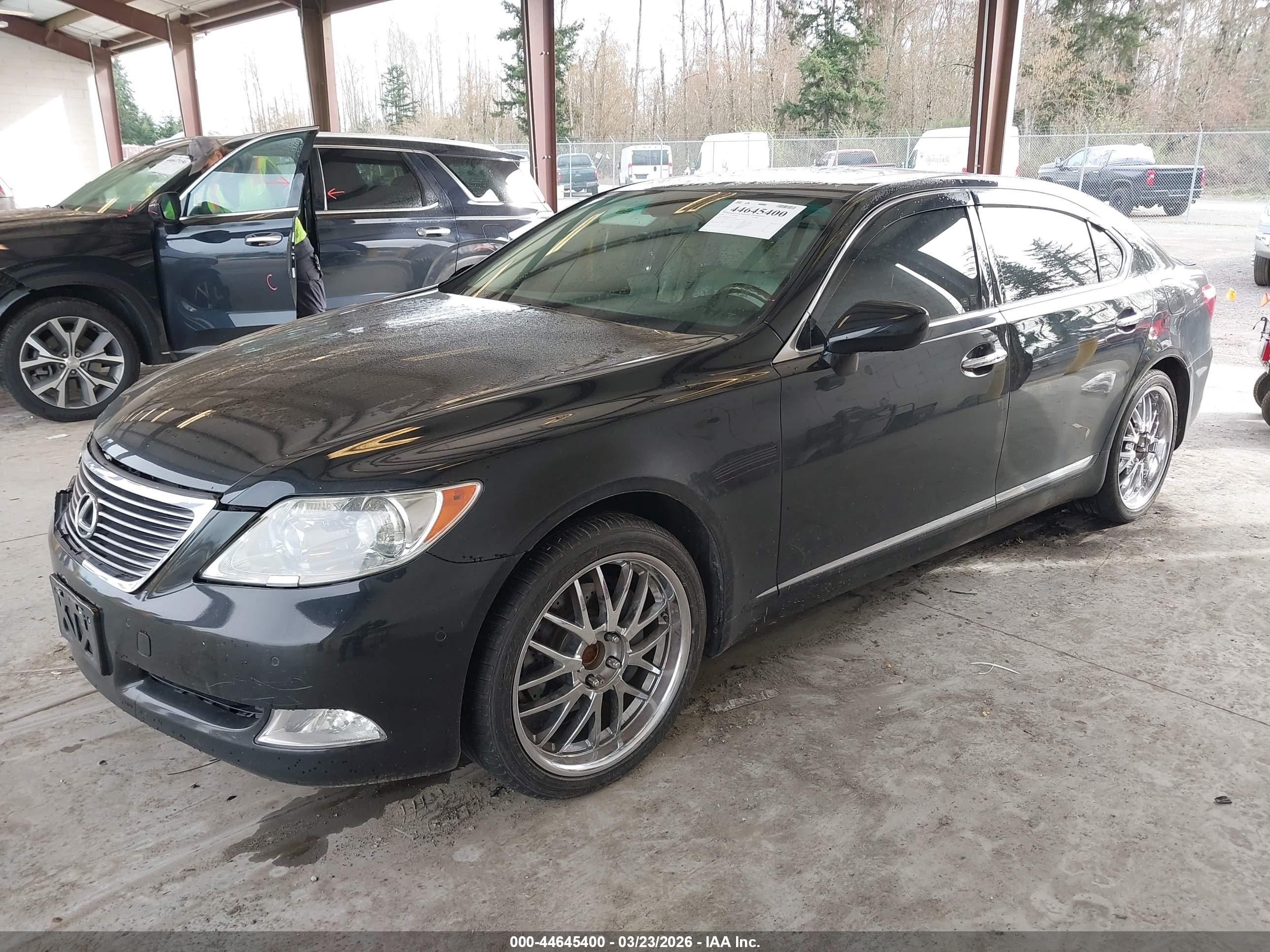 LEXUS LS image 2