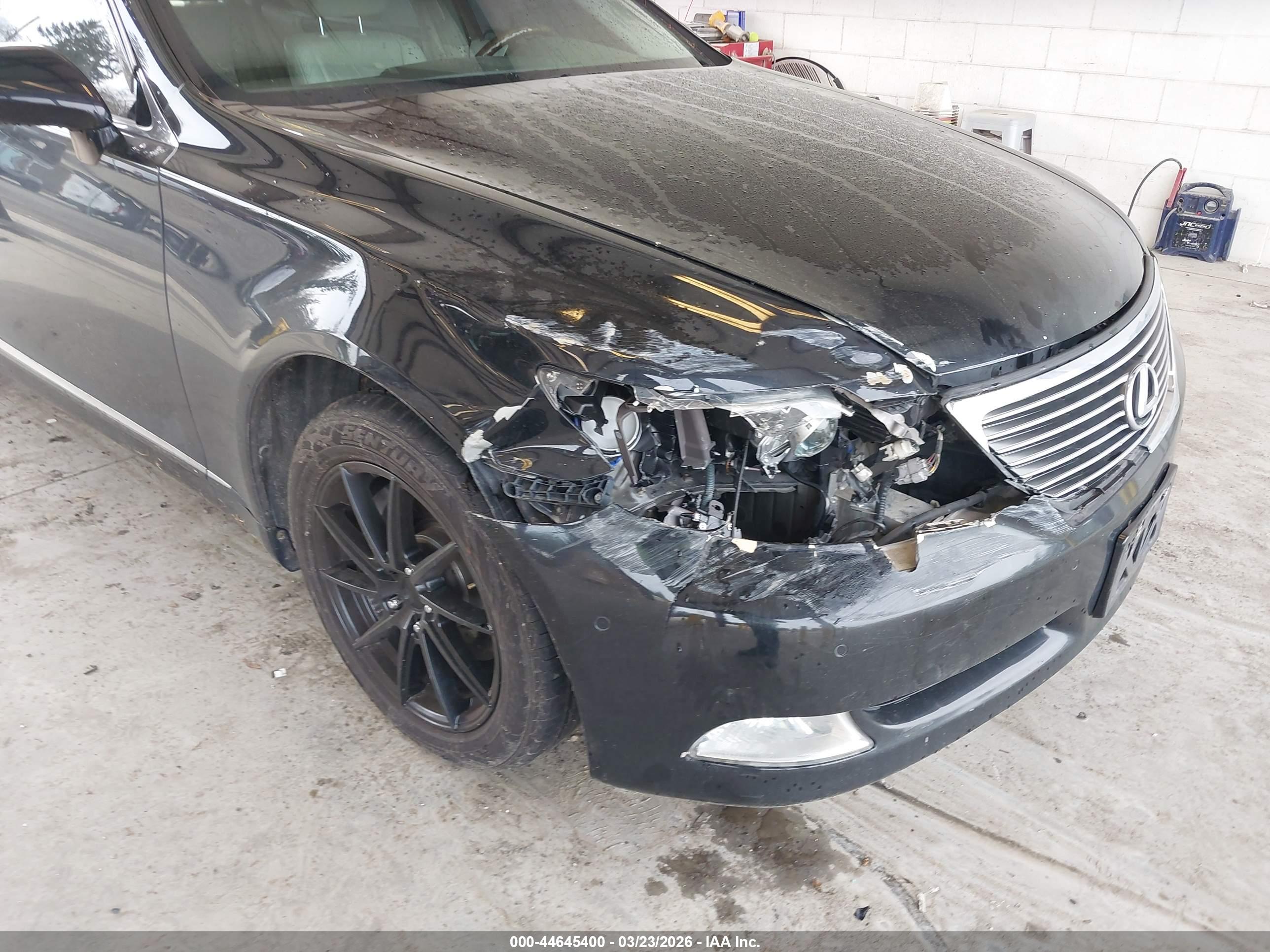 LEXUS LS image 6