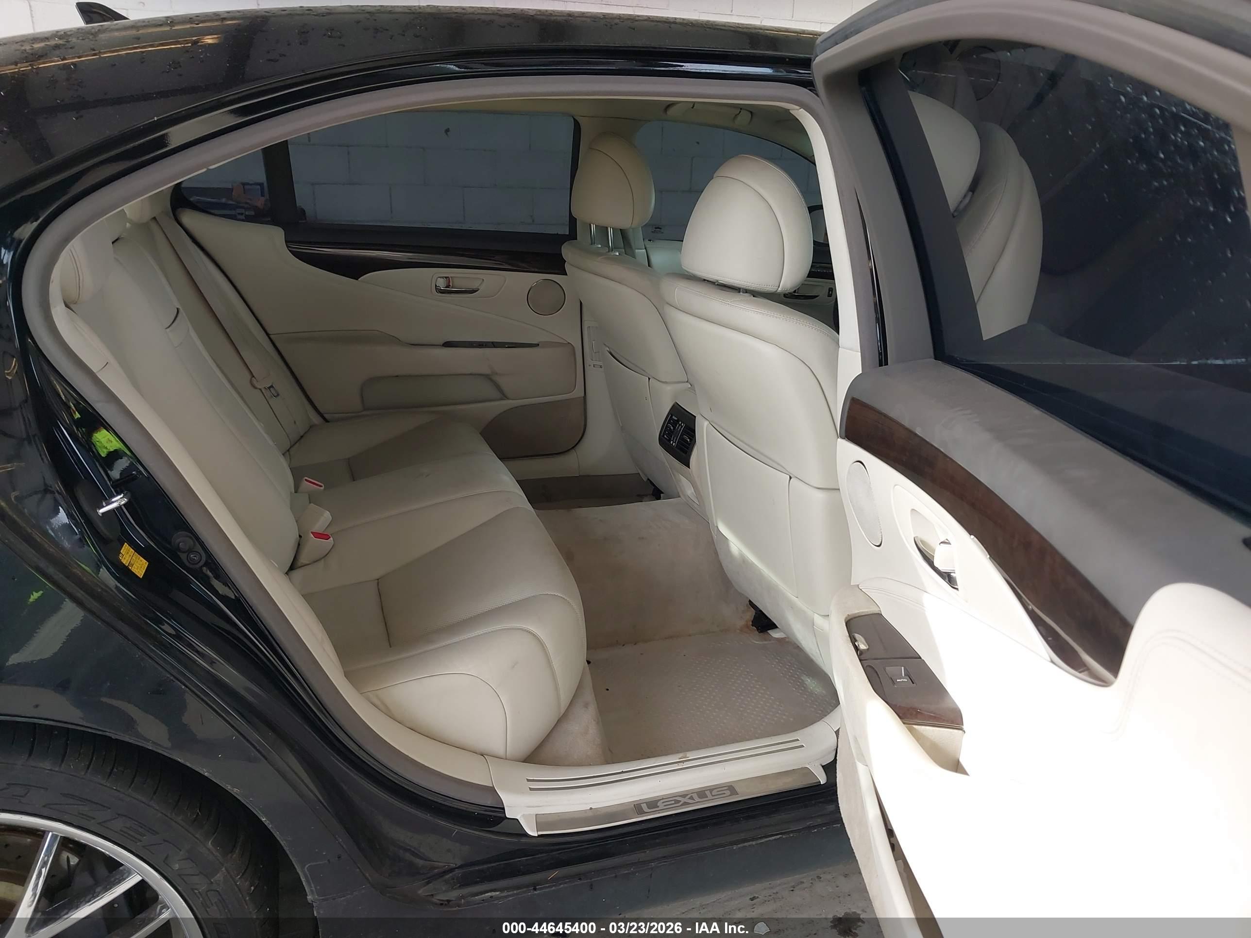 LEXUS LS image 8