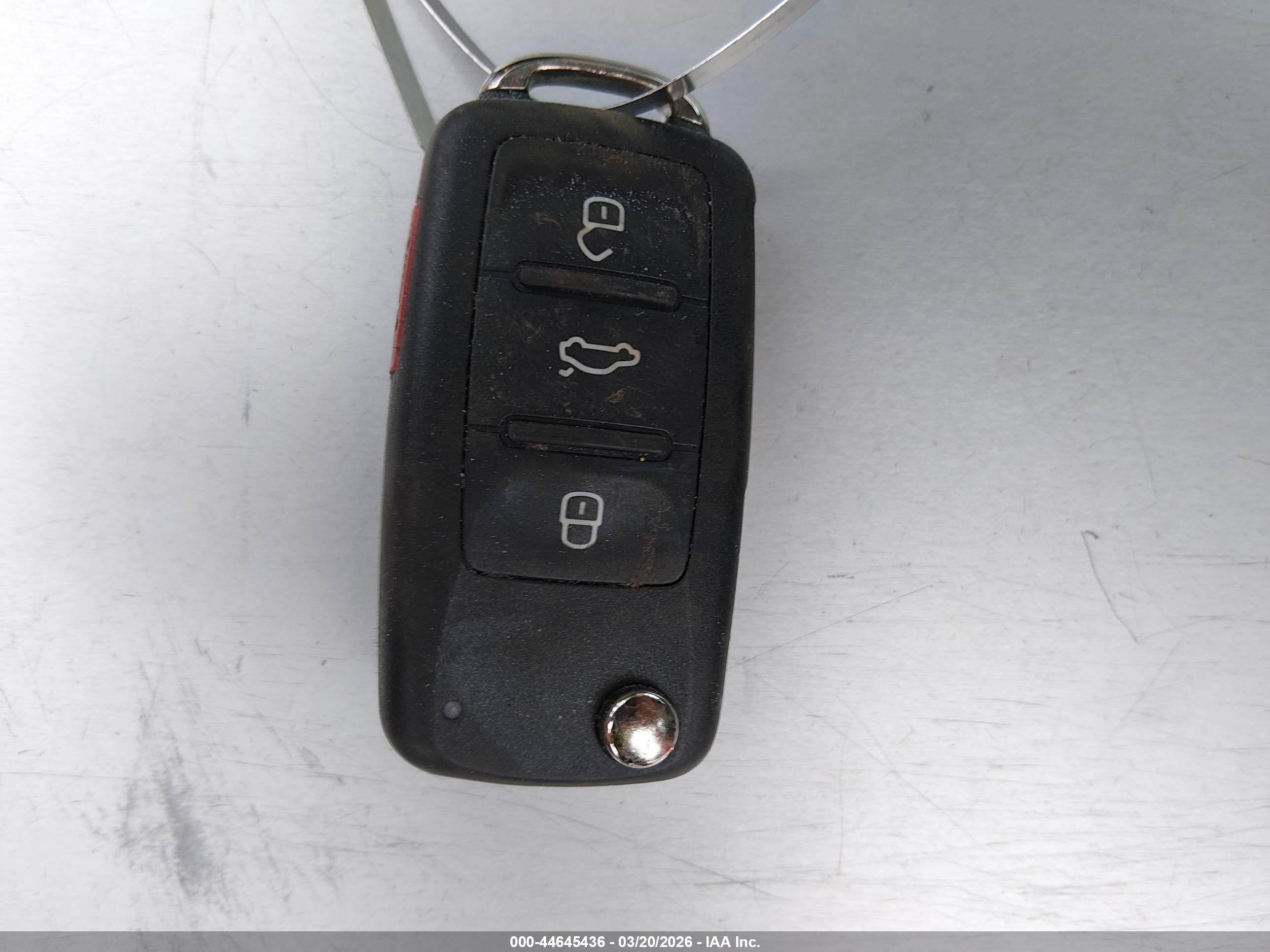 VOLKSWAGEN BEETLE image 11