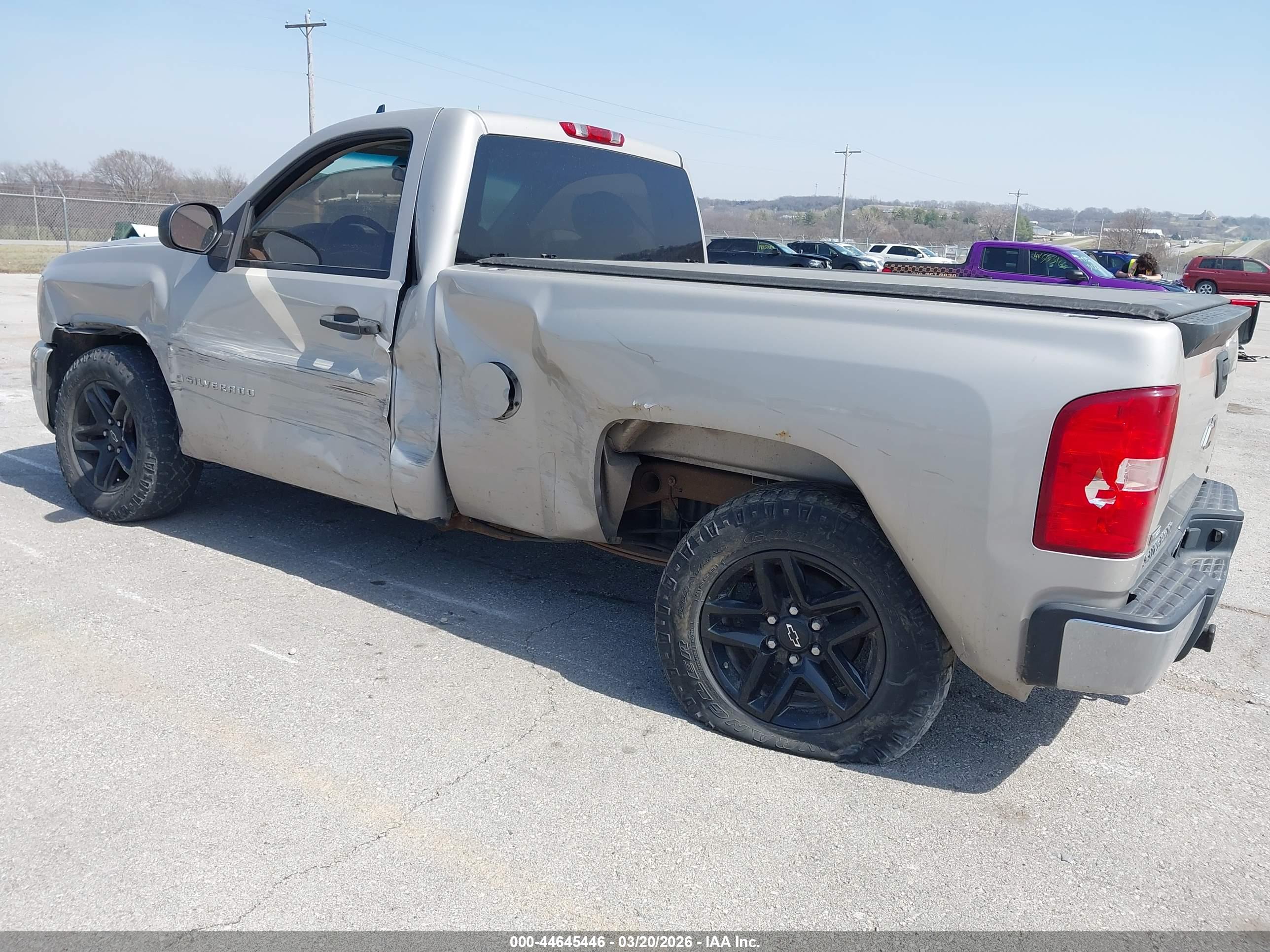 CHEVROLET SILVERADO image 3