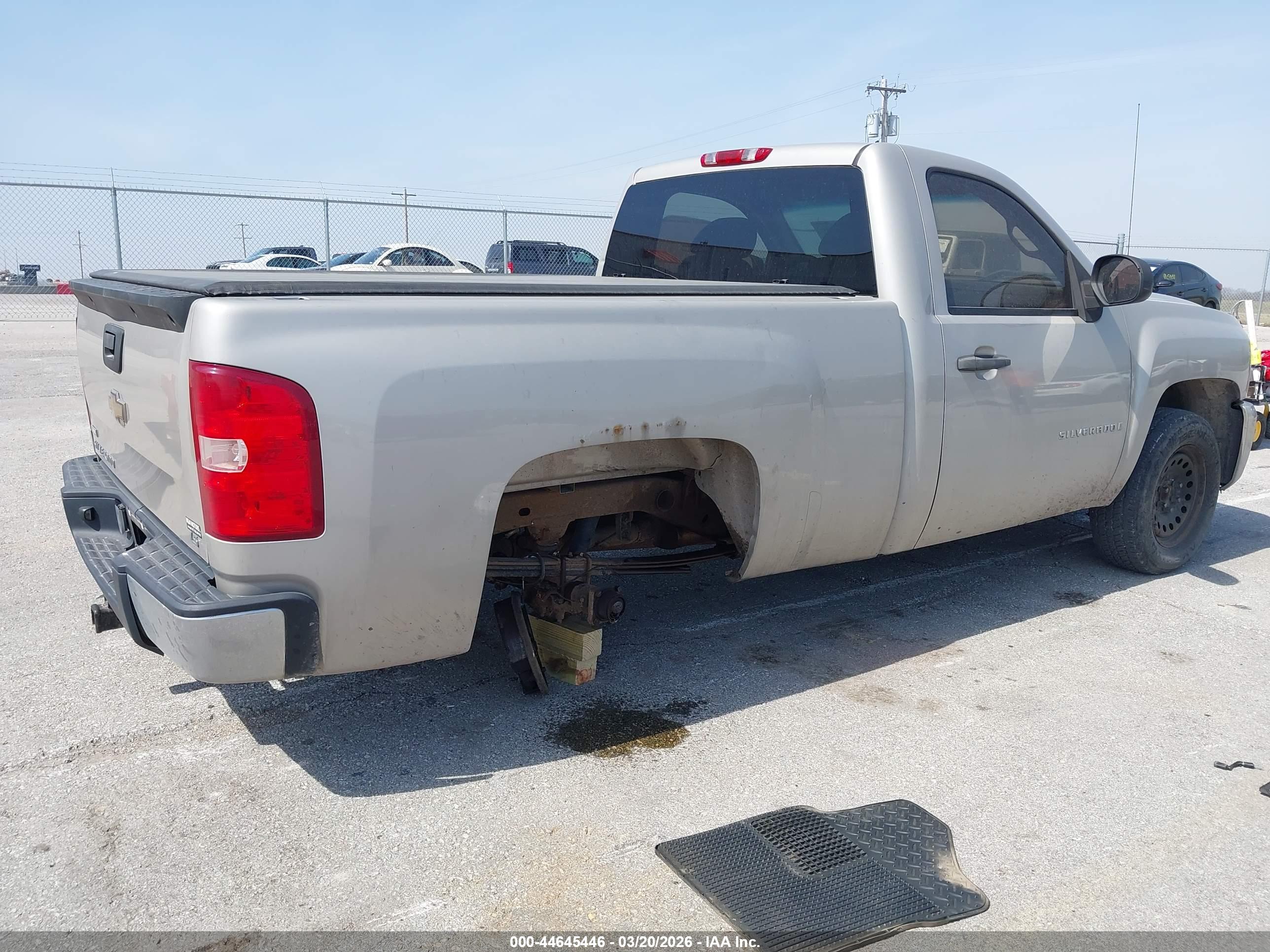 CHEVROLET SILVERADO image 4