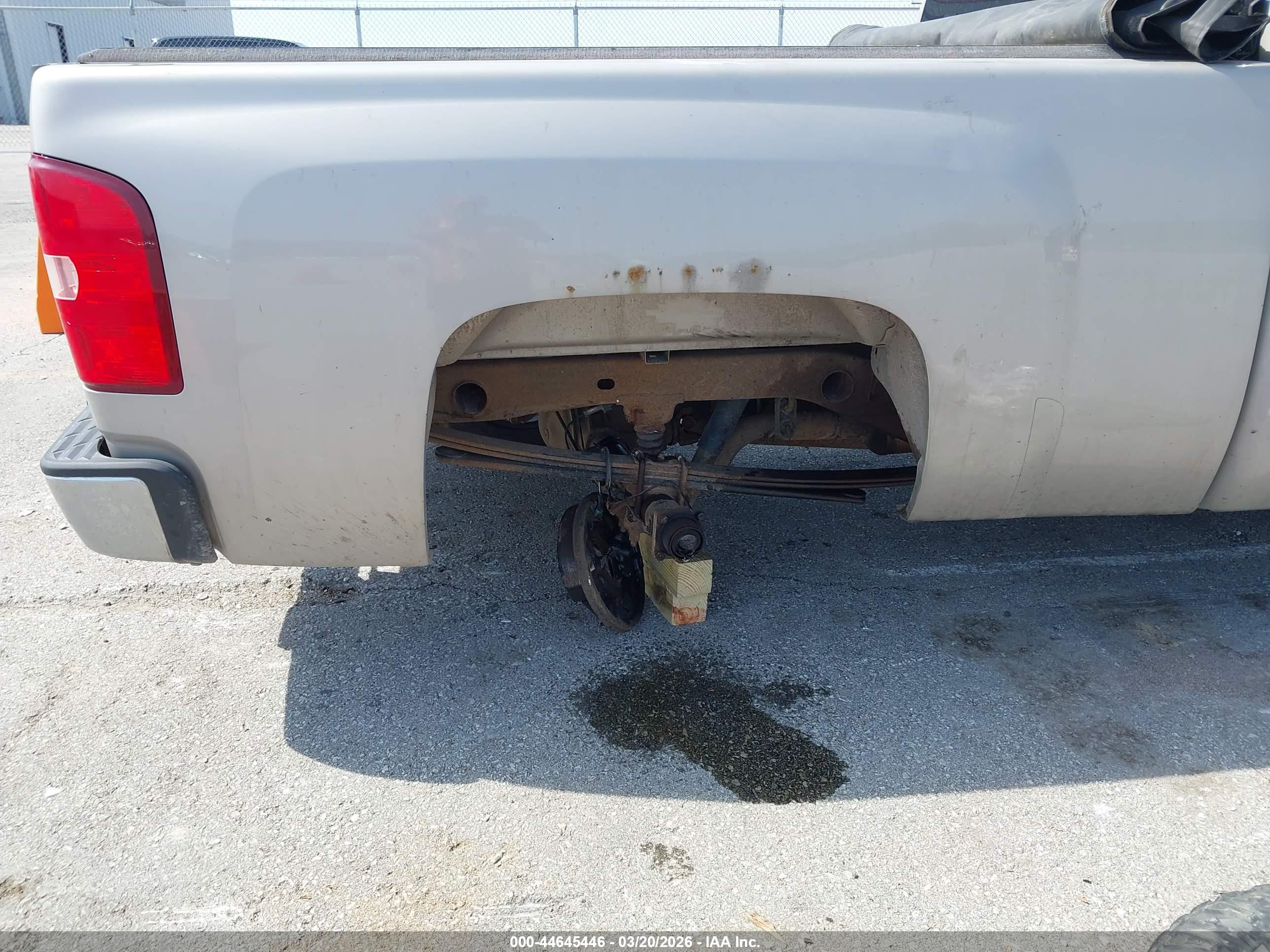 CHEVROLET SILVERADO image 6