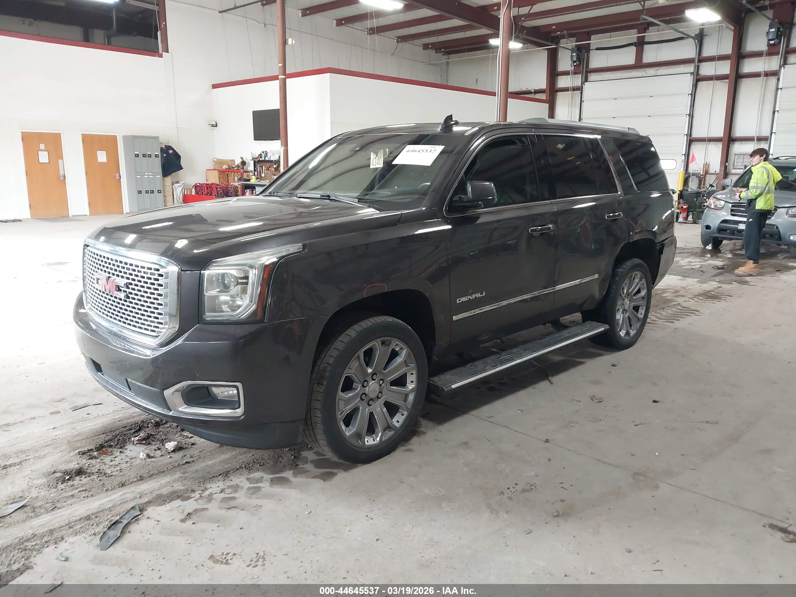 GMC YUKON image 2