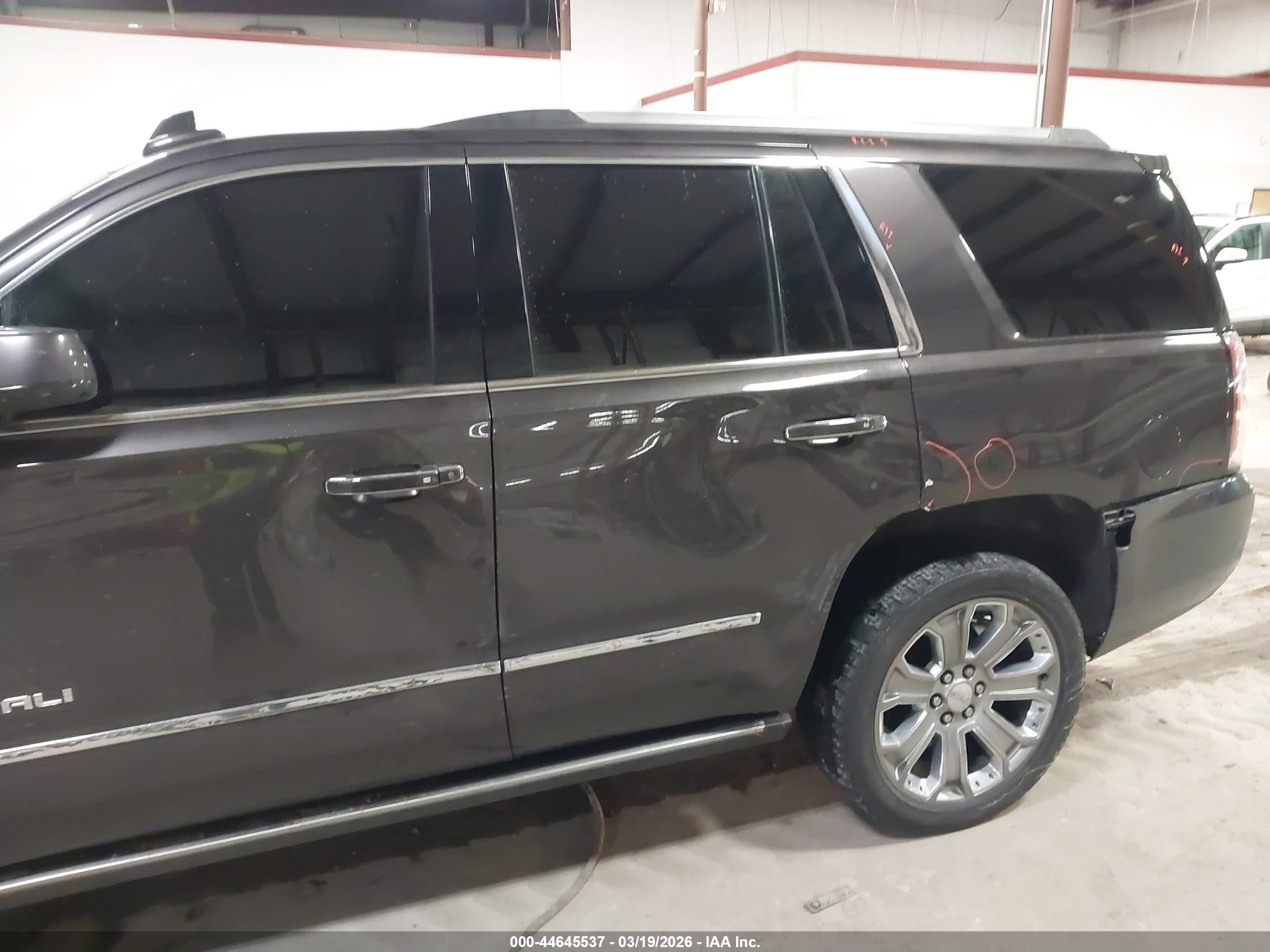 GMC YUKON image 6