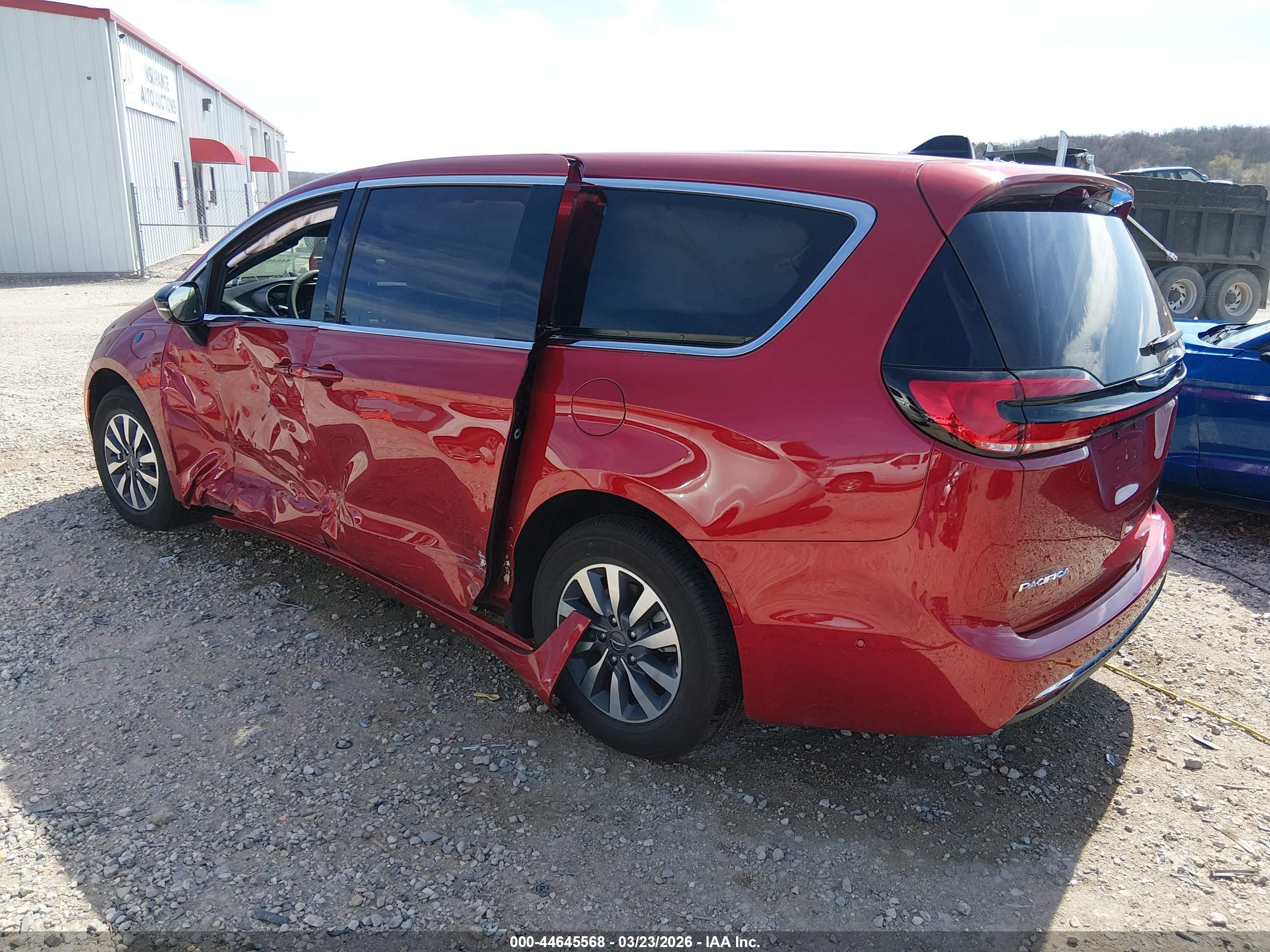 CHRYSLER PACIFICA image 3