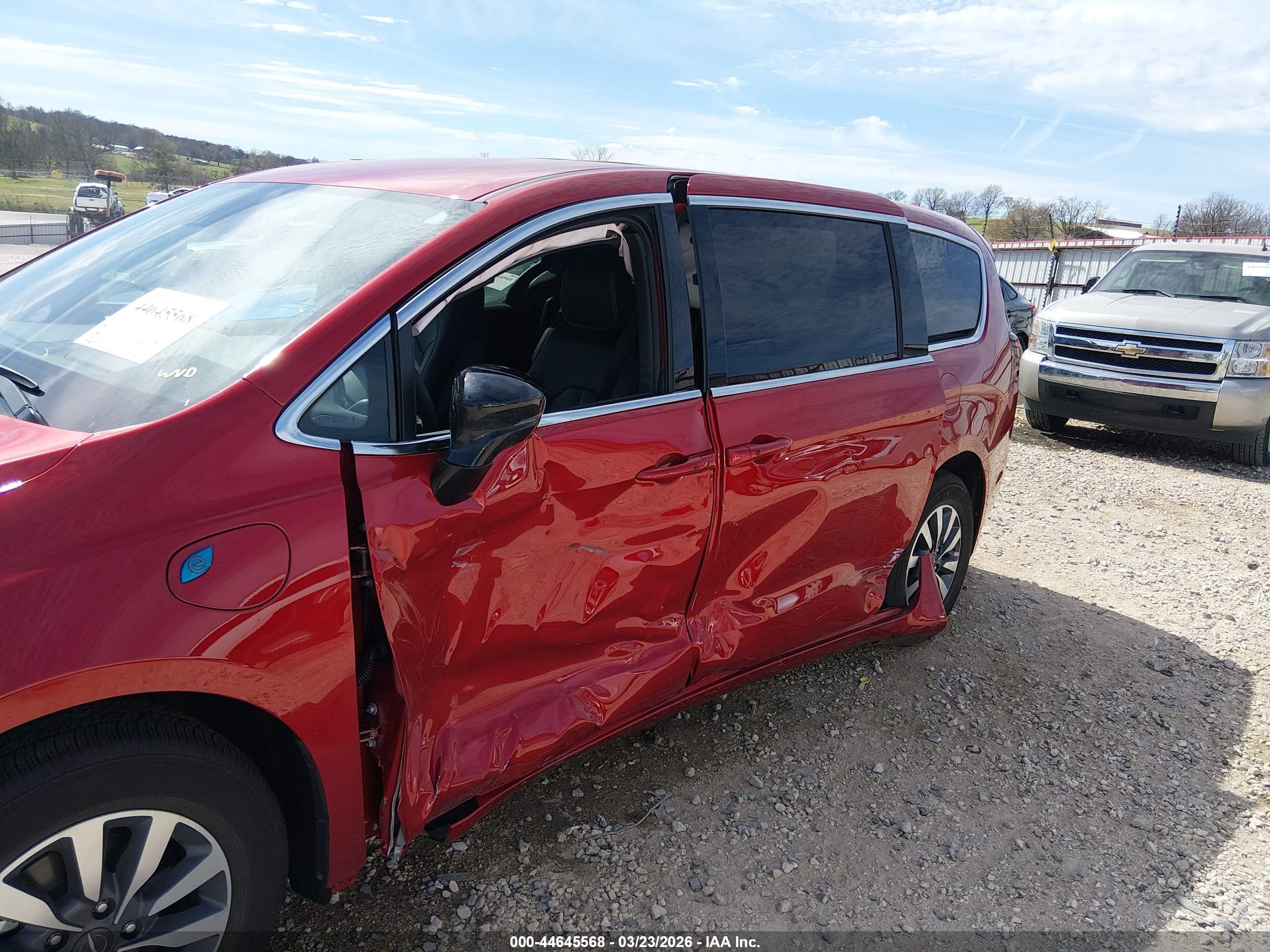 CHRYSLER PACIFICA image 6