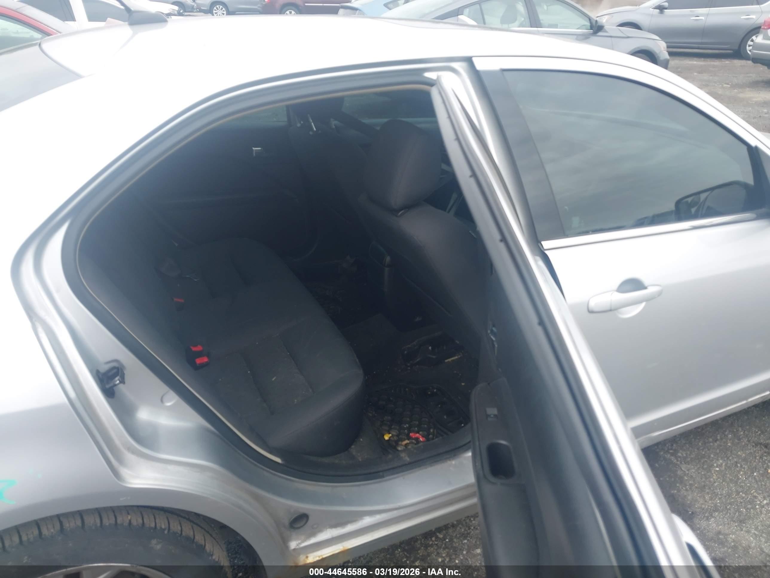FORD FUSION image 8