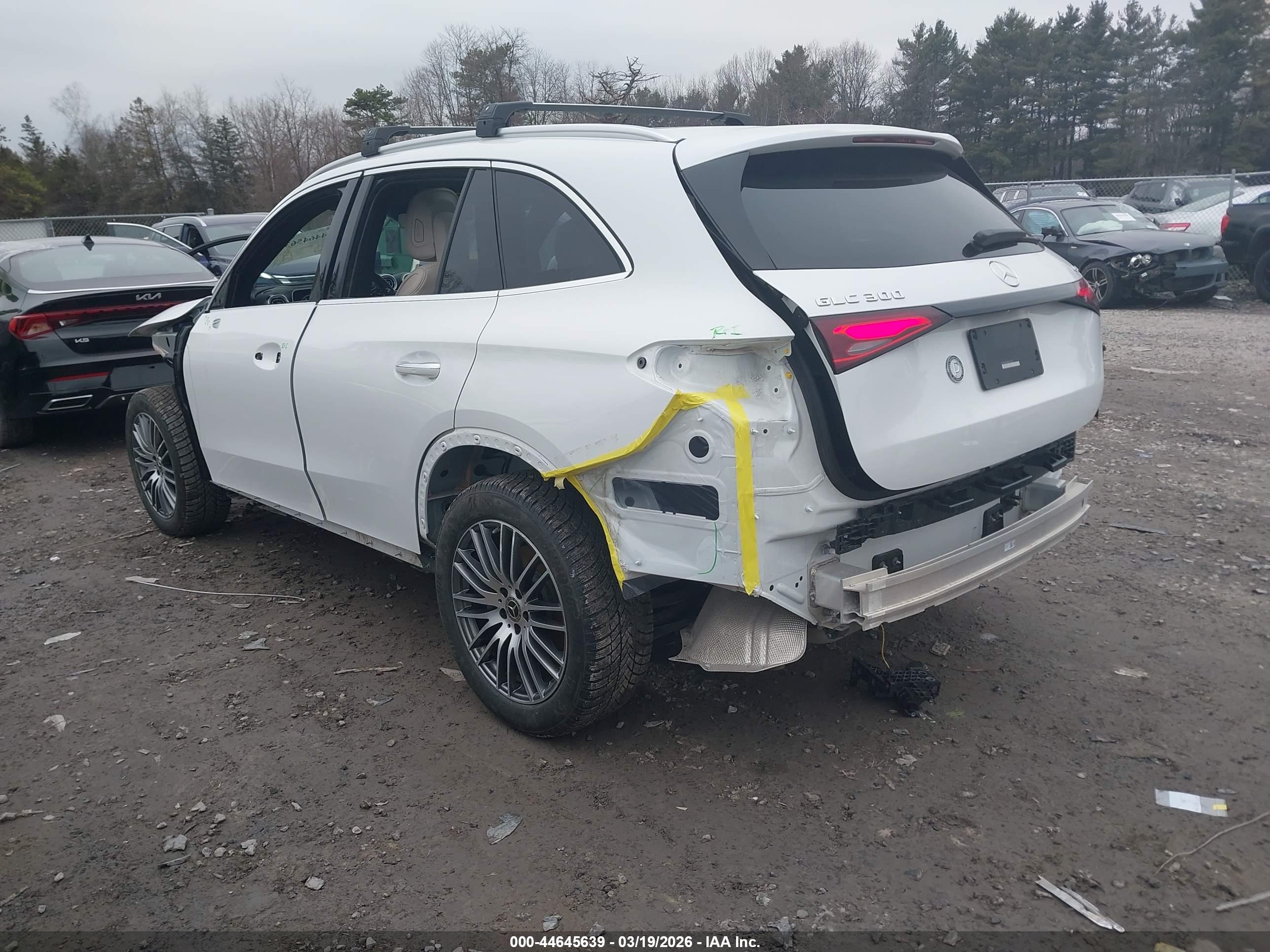 MERCEDES-BENZ GLC image 3