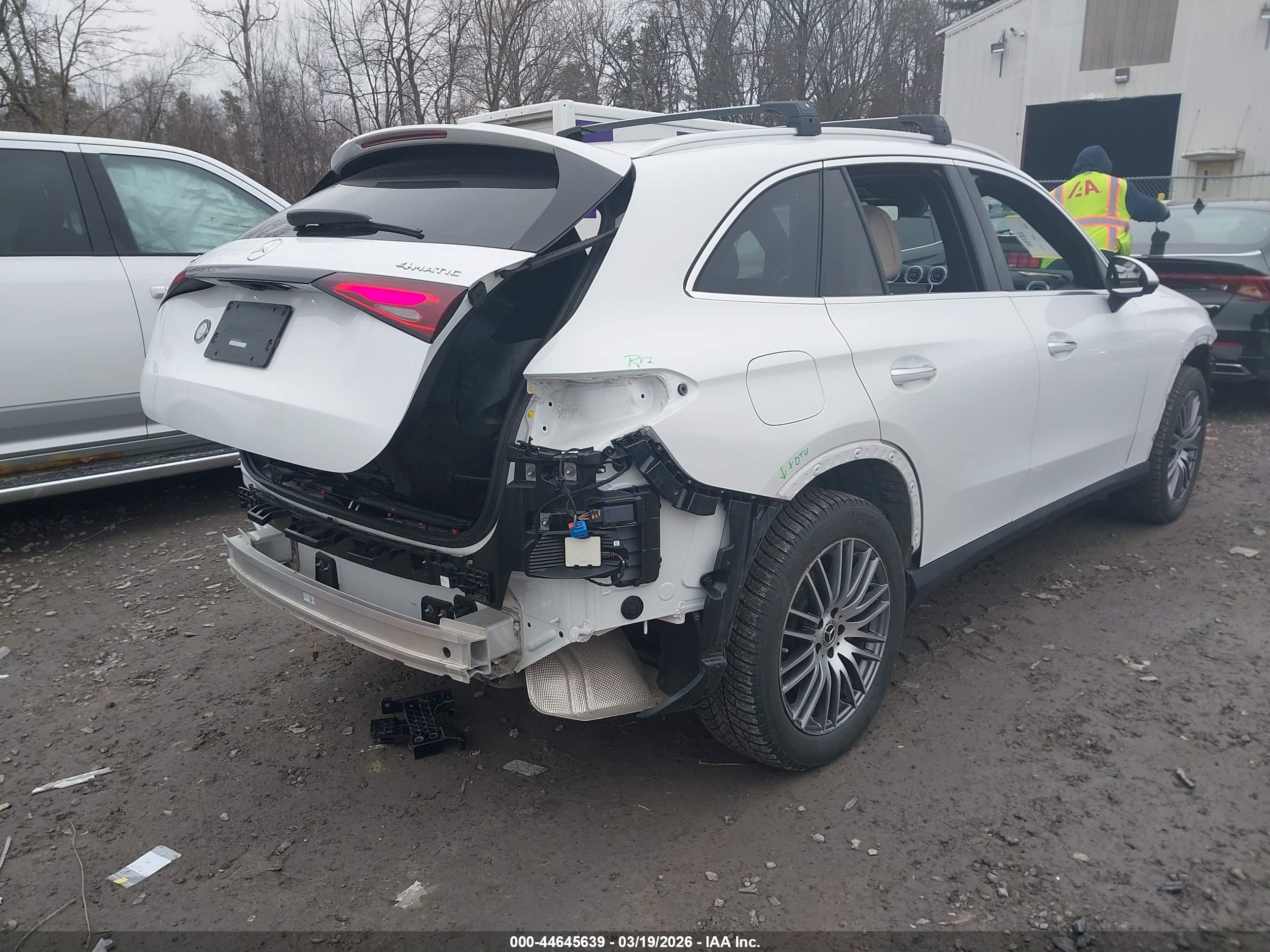 MERCEDES-BENZ GLC image 4