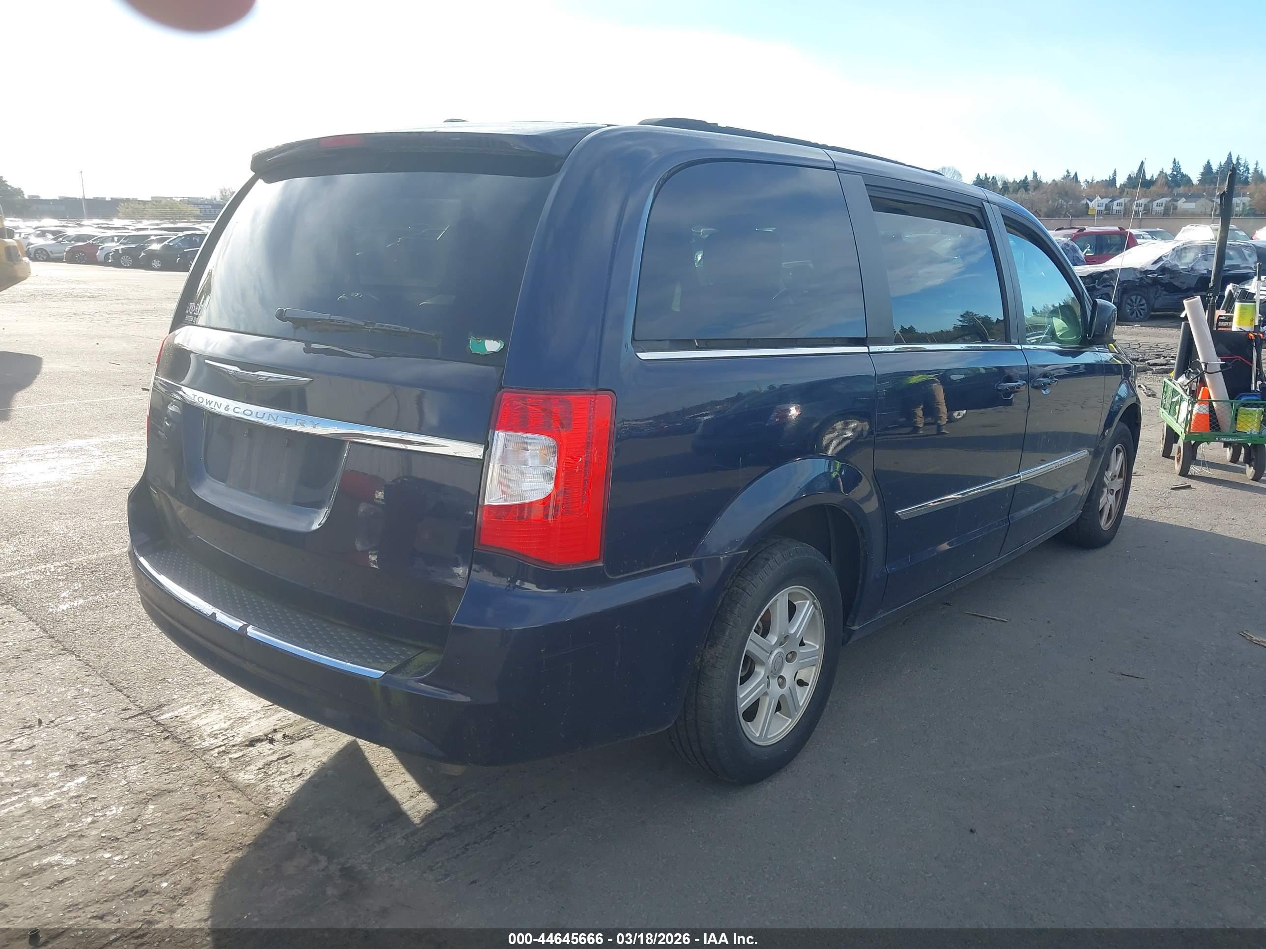 CHRYSLER TOWN image 4