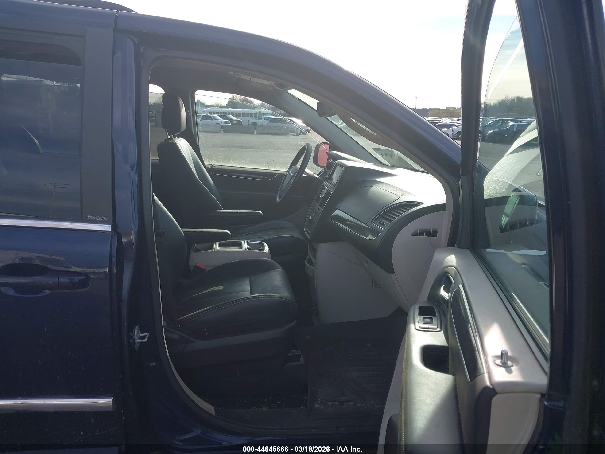 CHRYSLER TOWN image 5