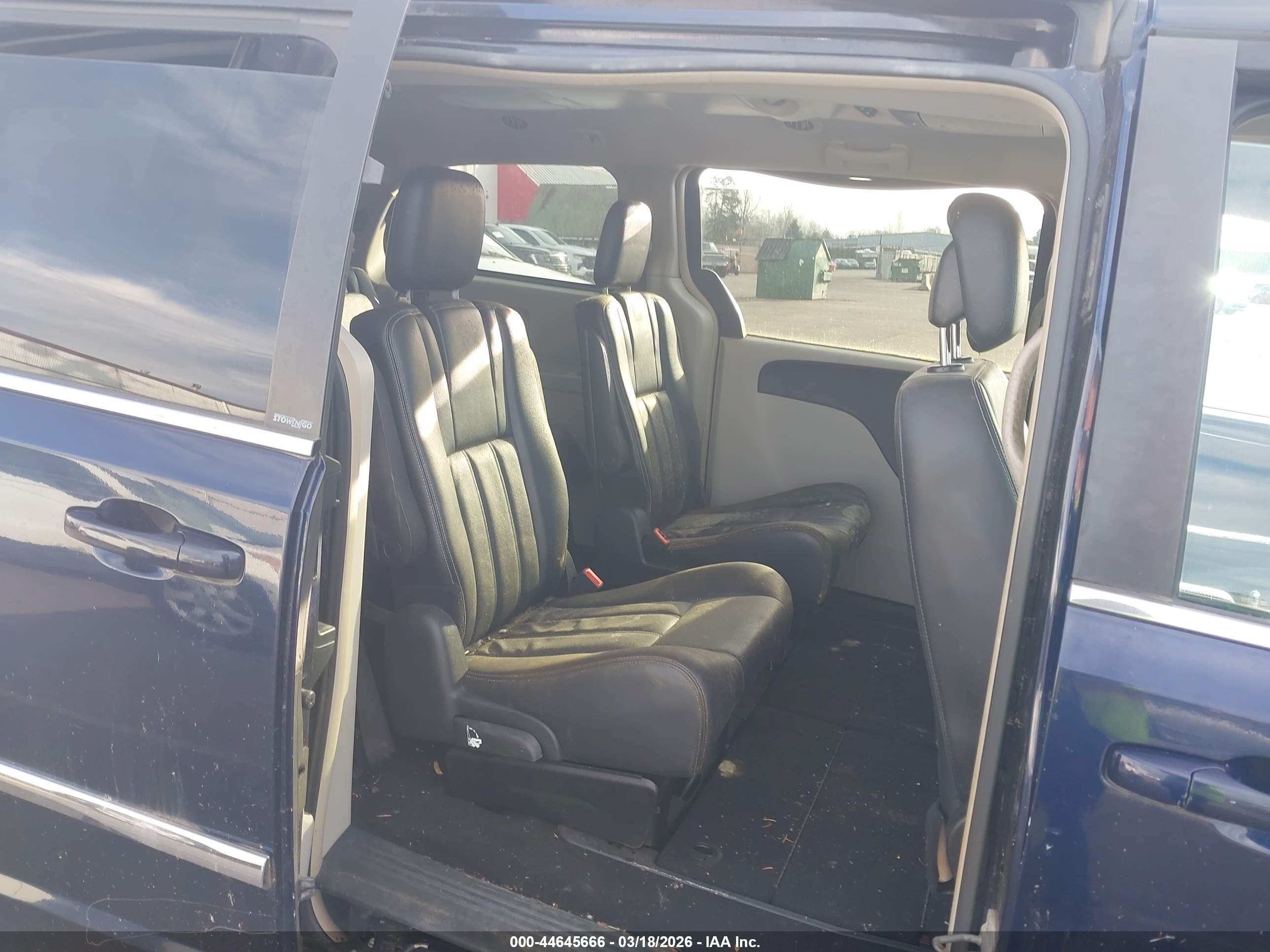 CHRYSLER TOWN image 8