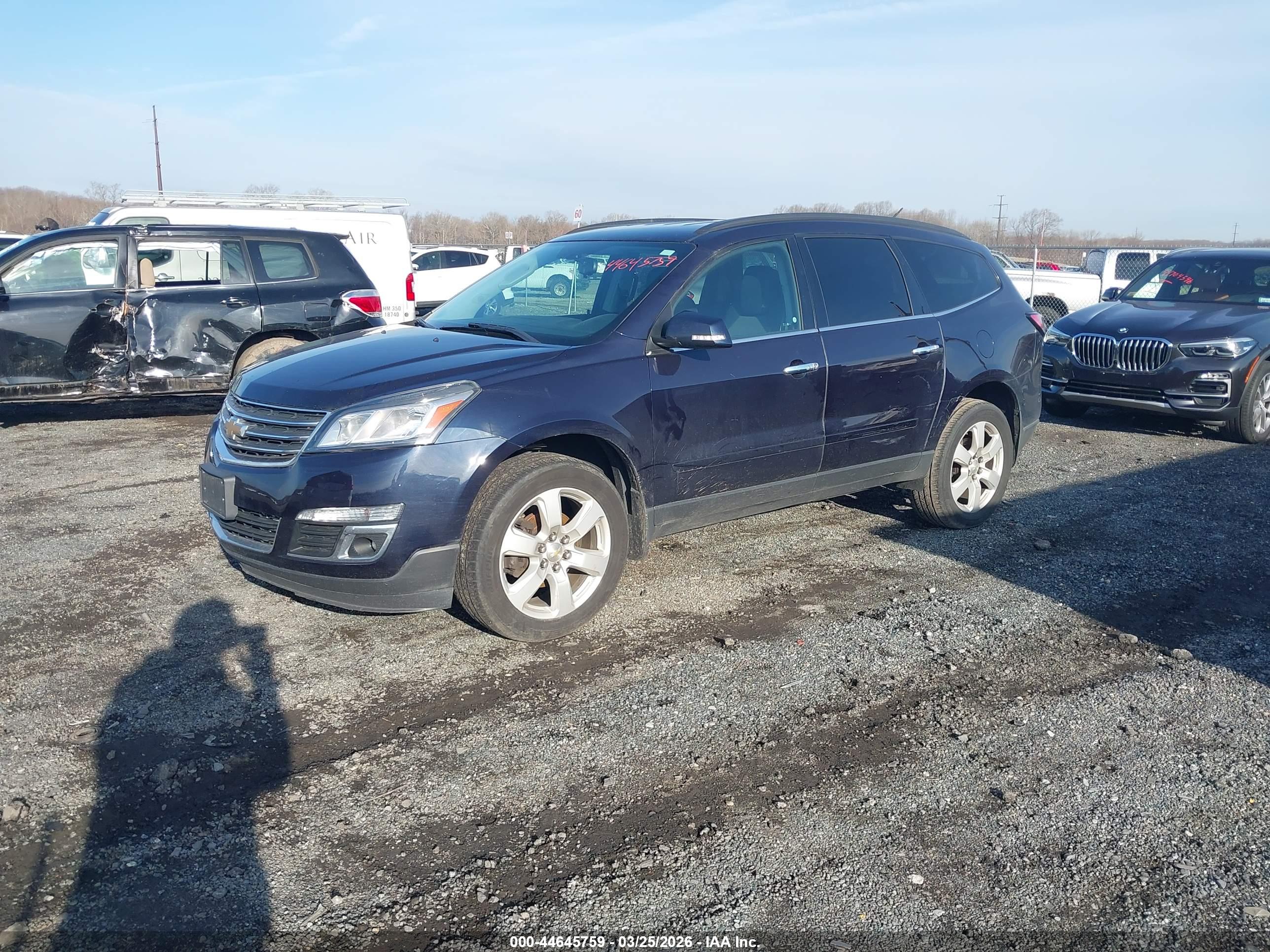 CHEVROLET TRAVERSE image 2
