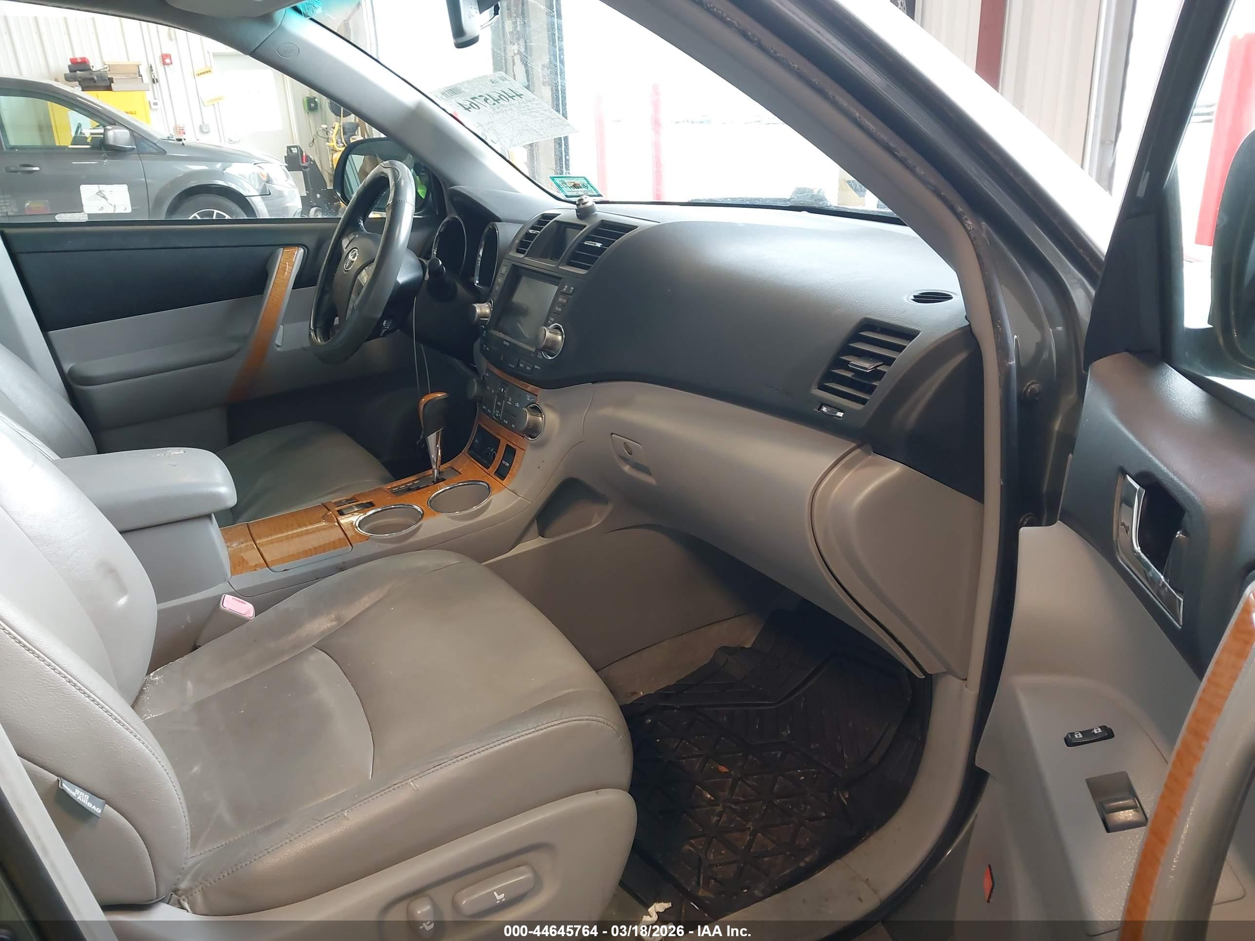 TOYOTA HIGHLANDER image 5