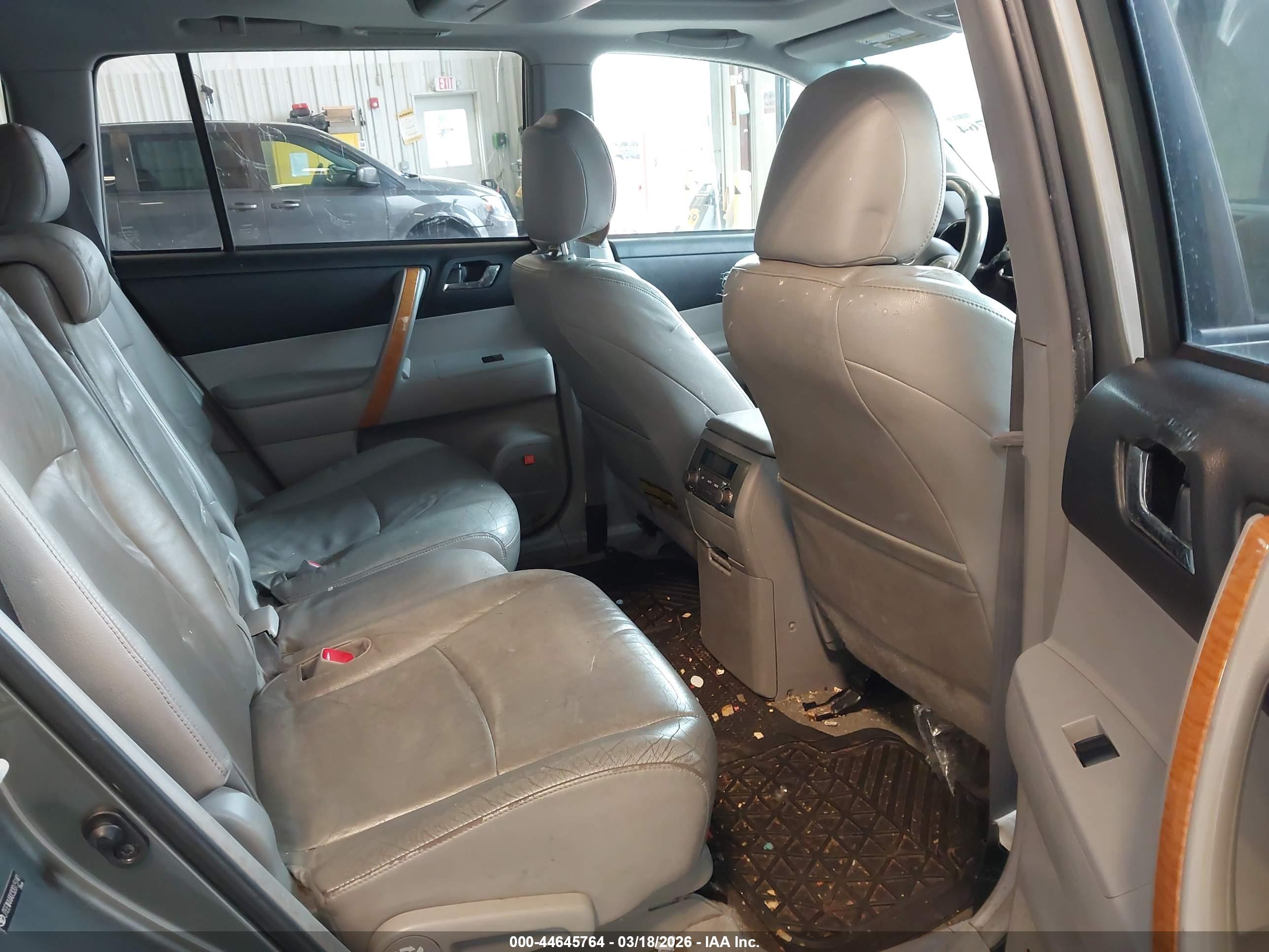 TOYOTA HIGHLANDER image 8