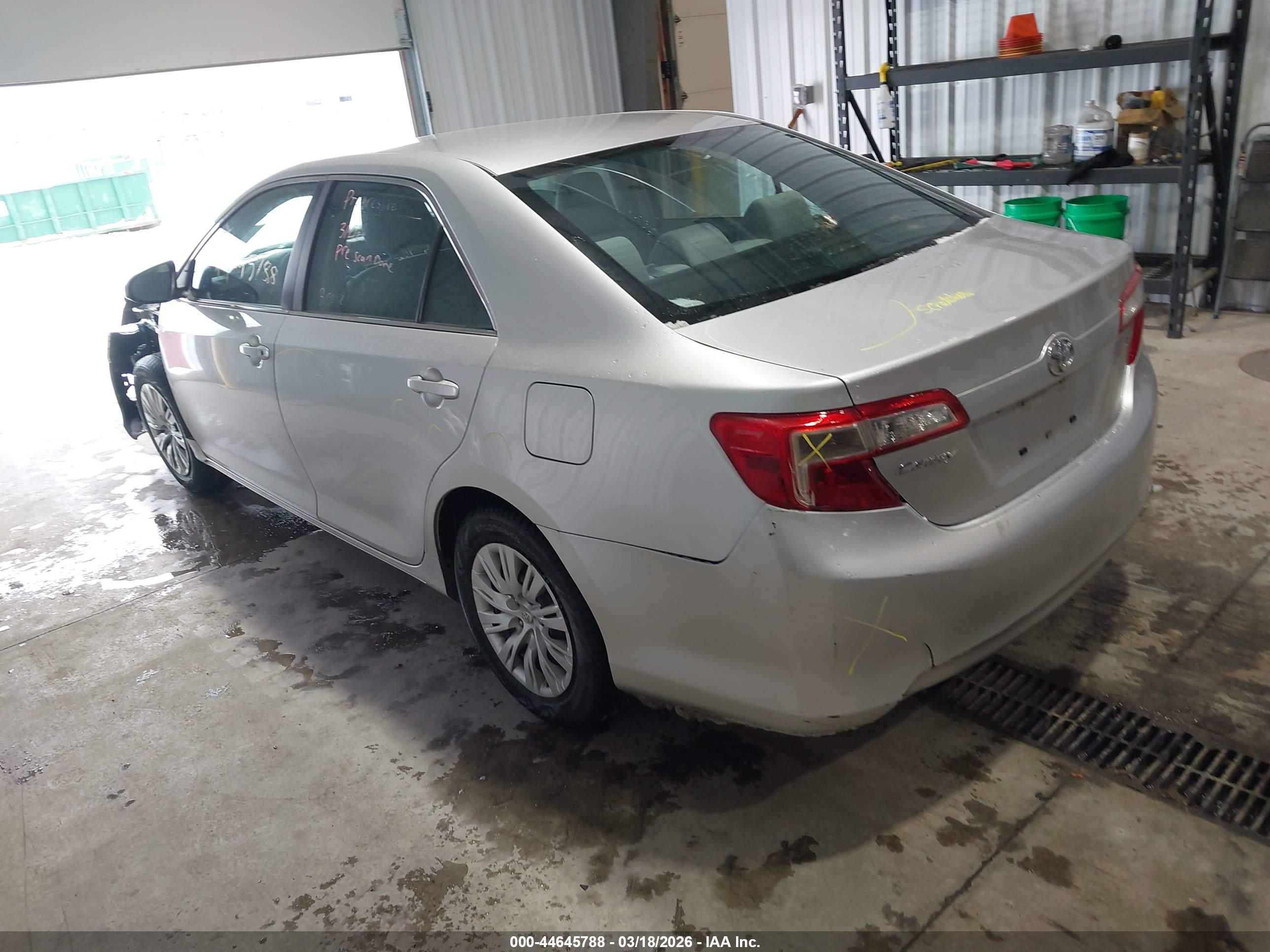 TOYOTA CAMRY image 3