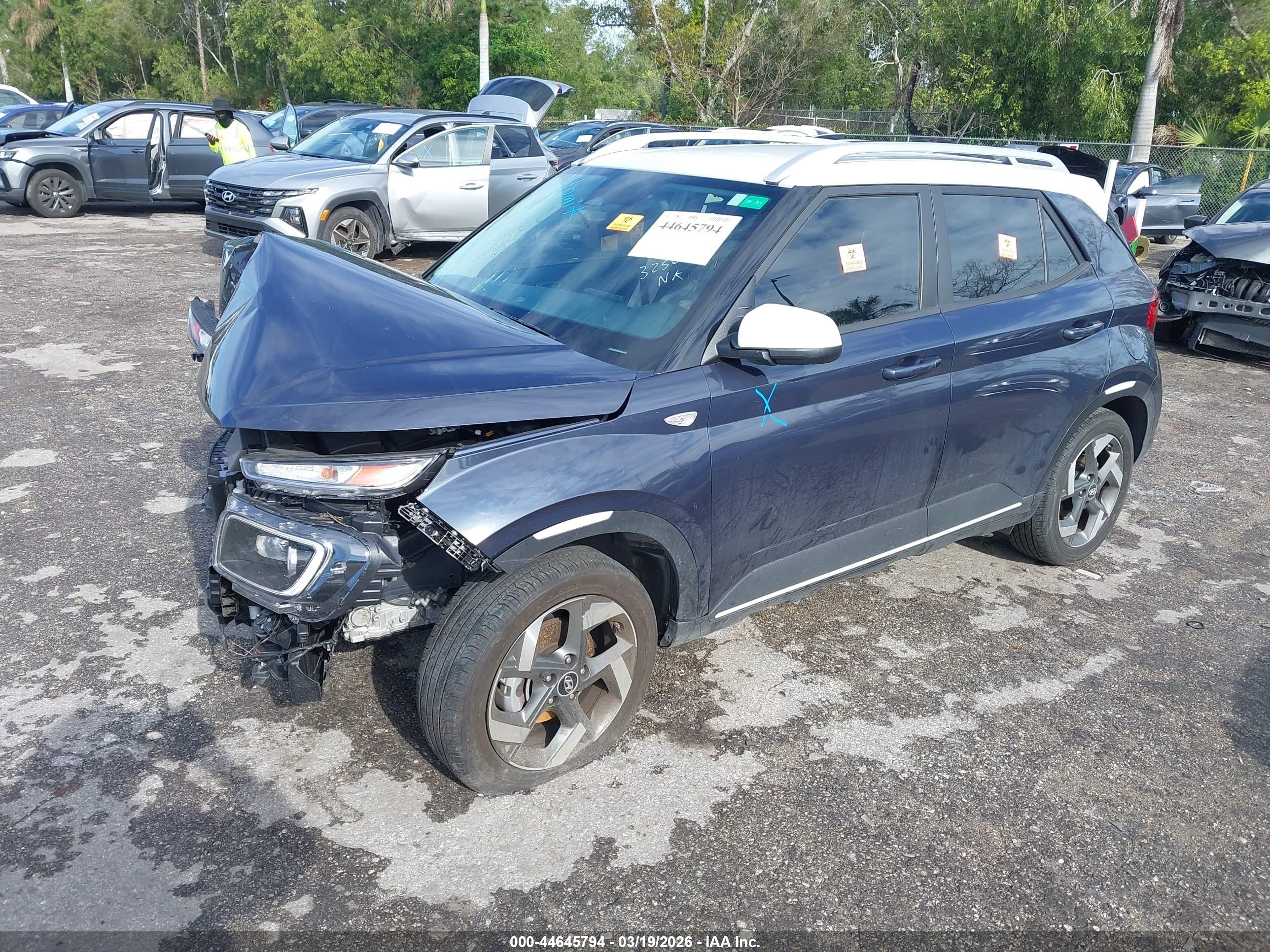 HYUNDAI VENUE image 2