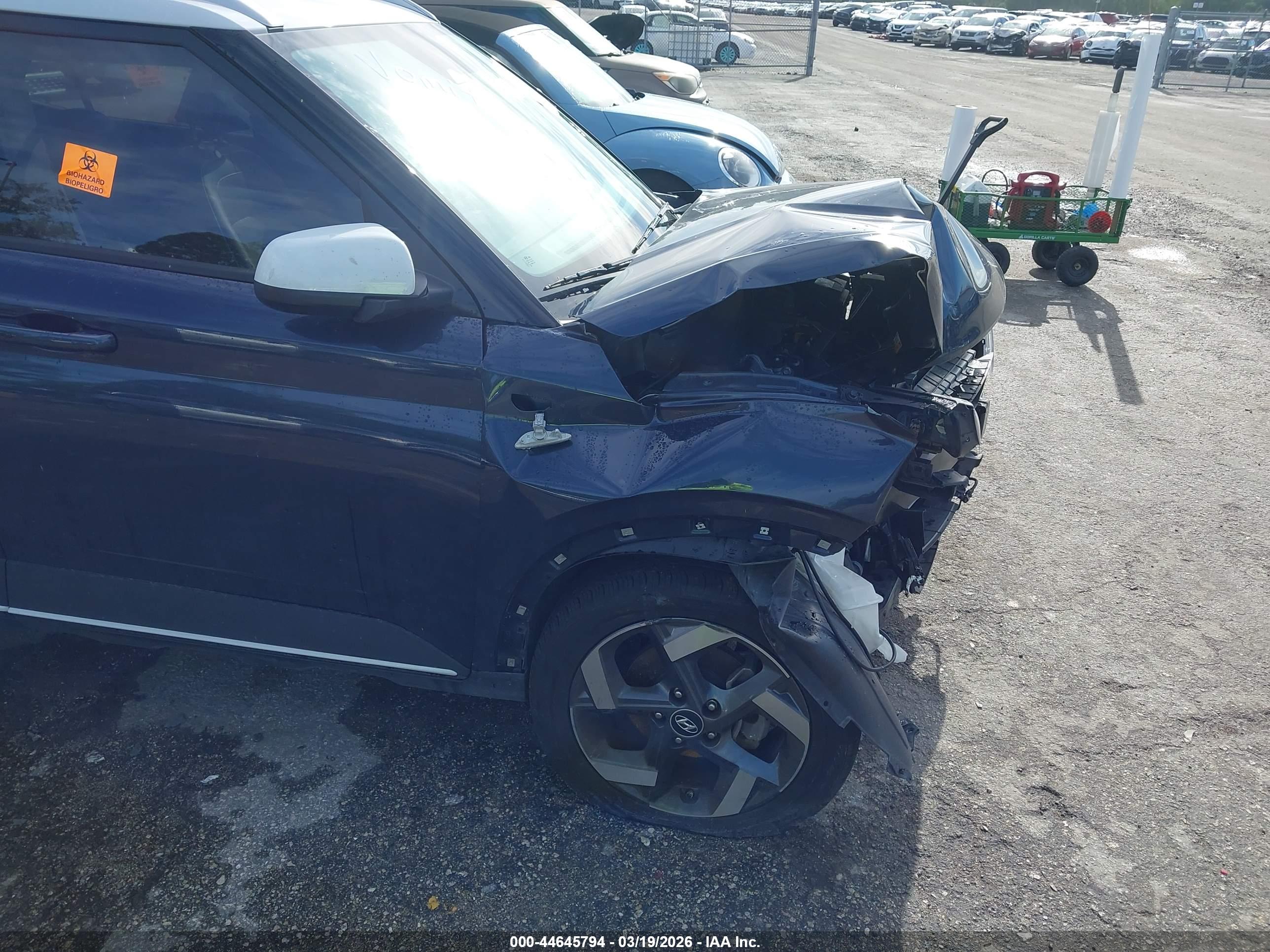 HYUNDAI VENUE image 6