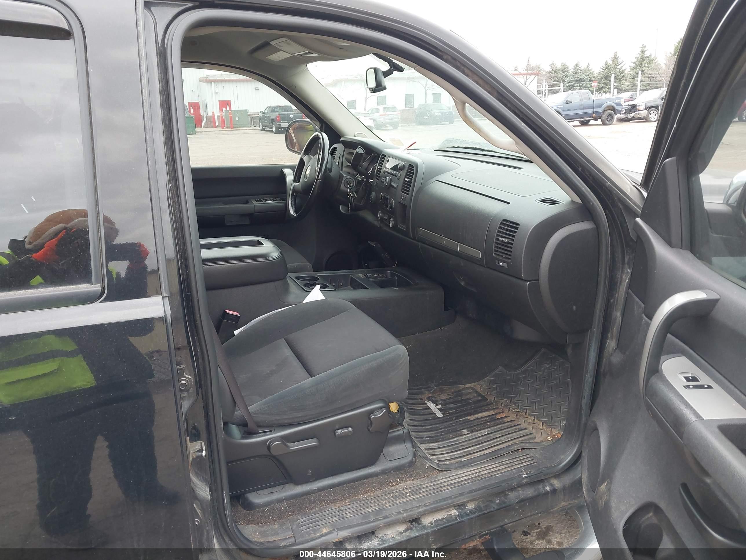 CHEVROLET SILVERADO image 5