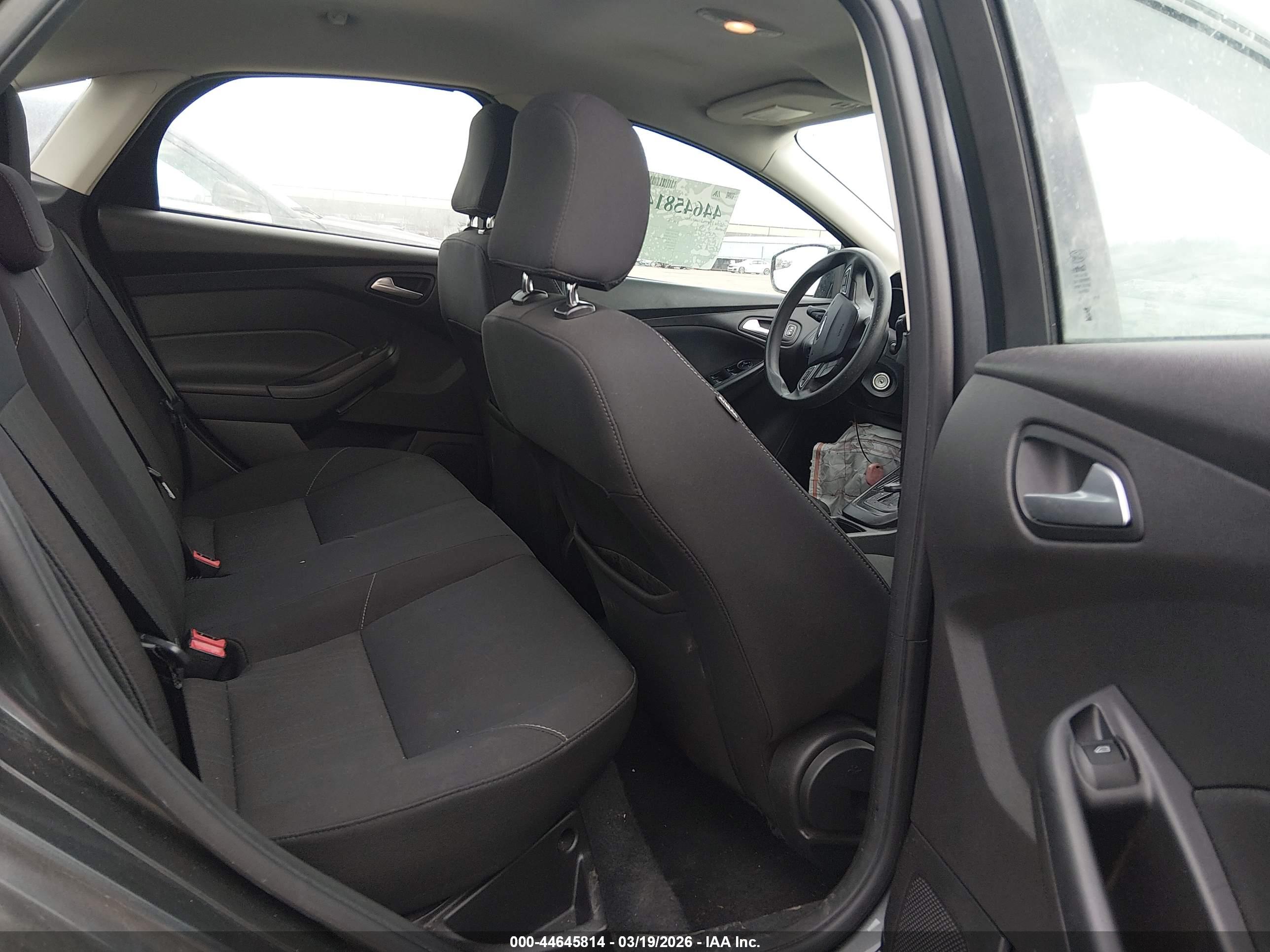 FORD FOCUS image 8