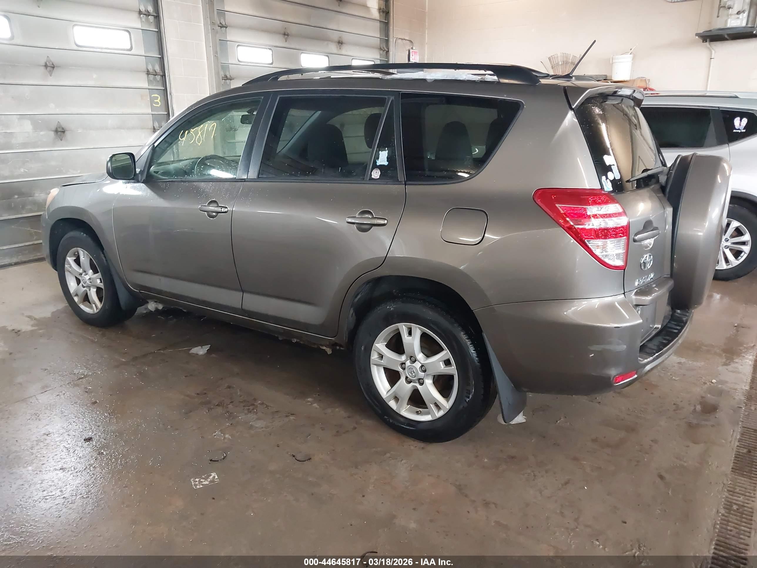 TOYOTA RAV4 image 3
