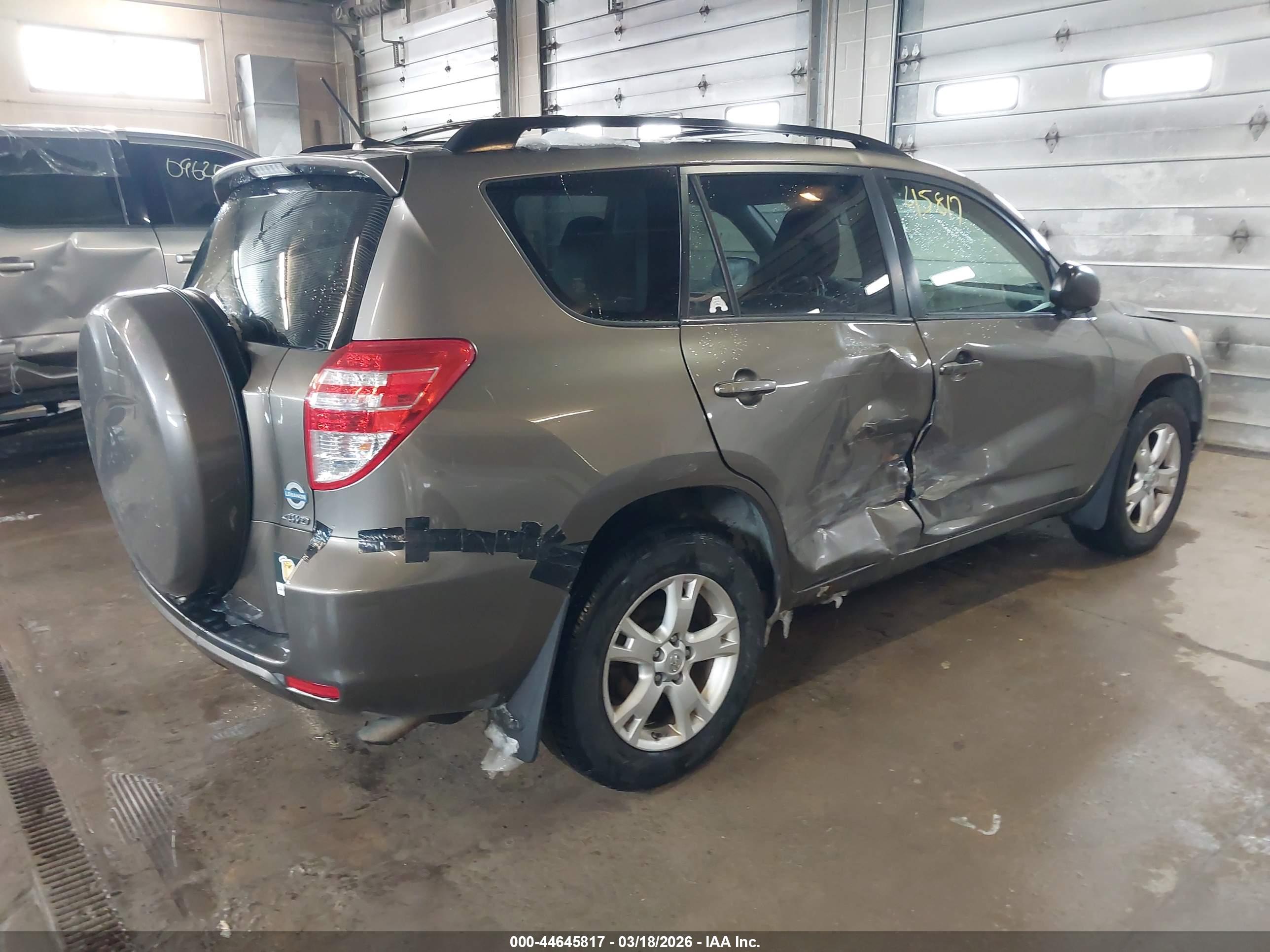 TOYOTA RAV4 image 4