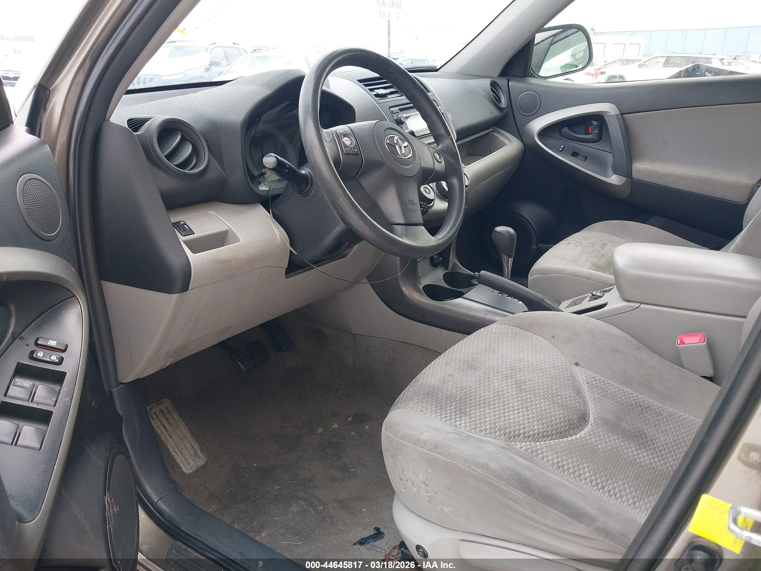 TOYOTA RAV4 image 5