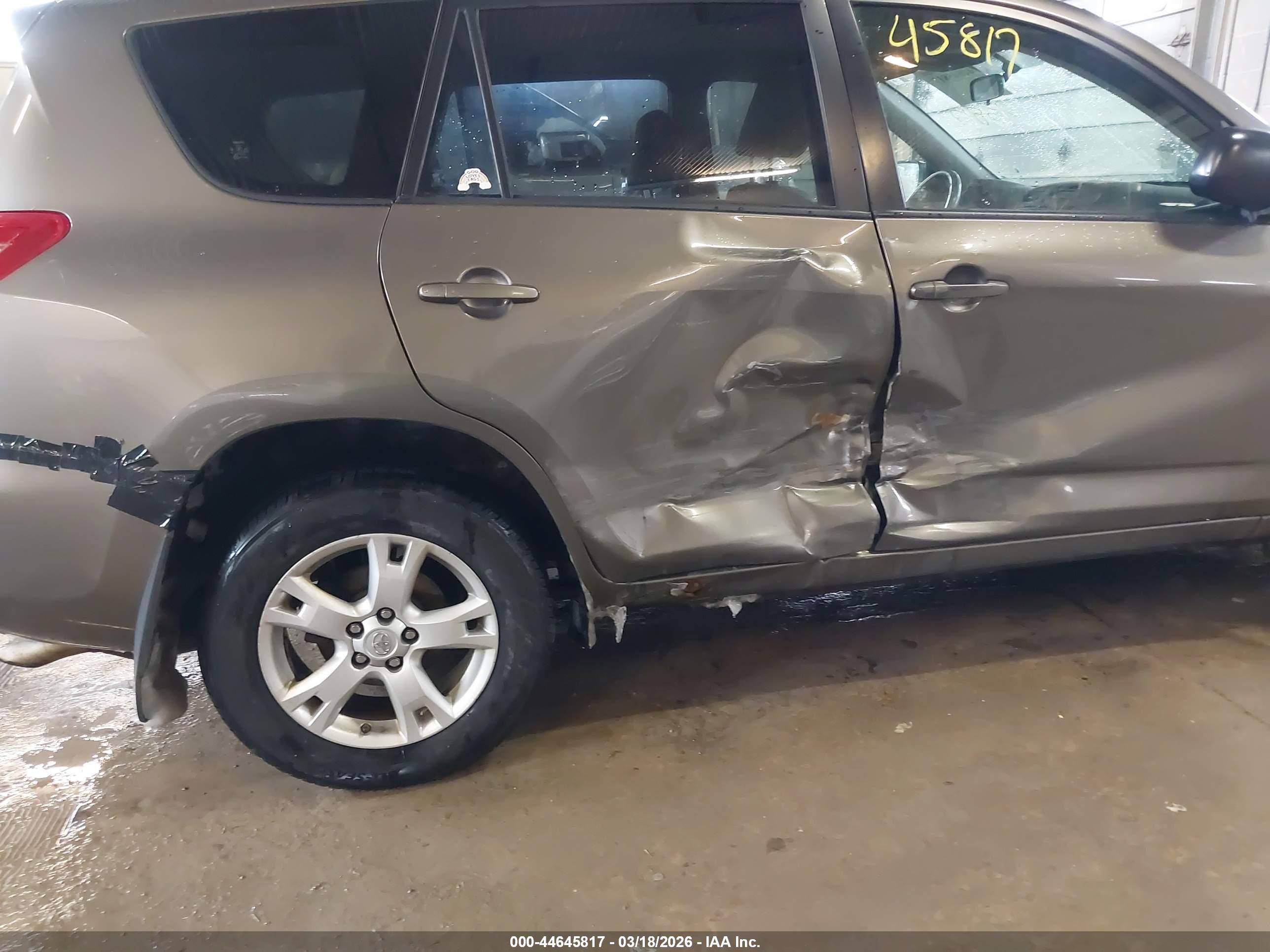 TOYOTA RAV4 image 6