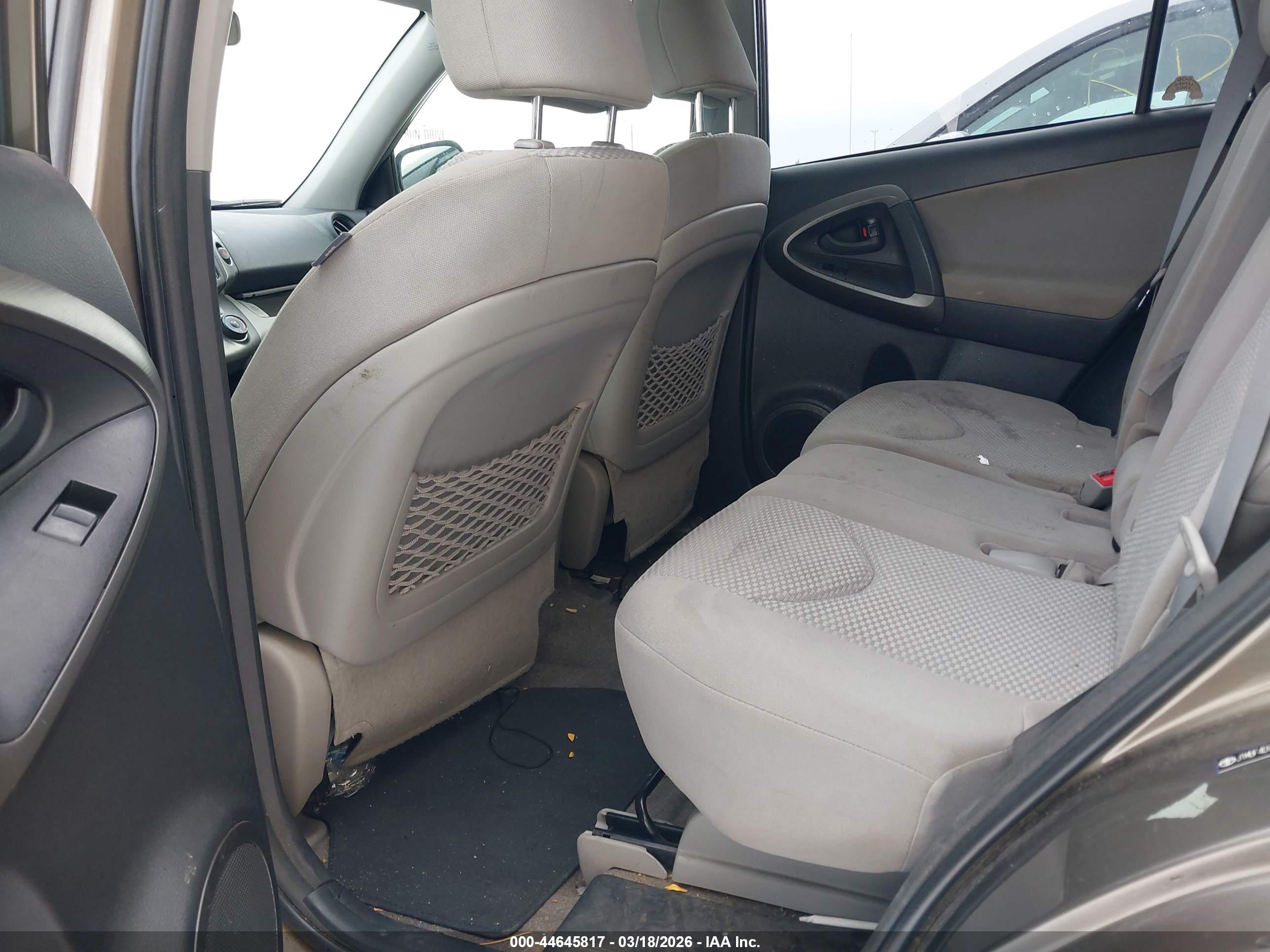 TOYOTA RAV4 image 8