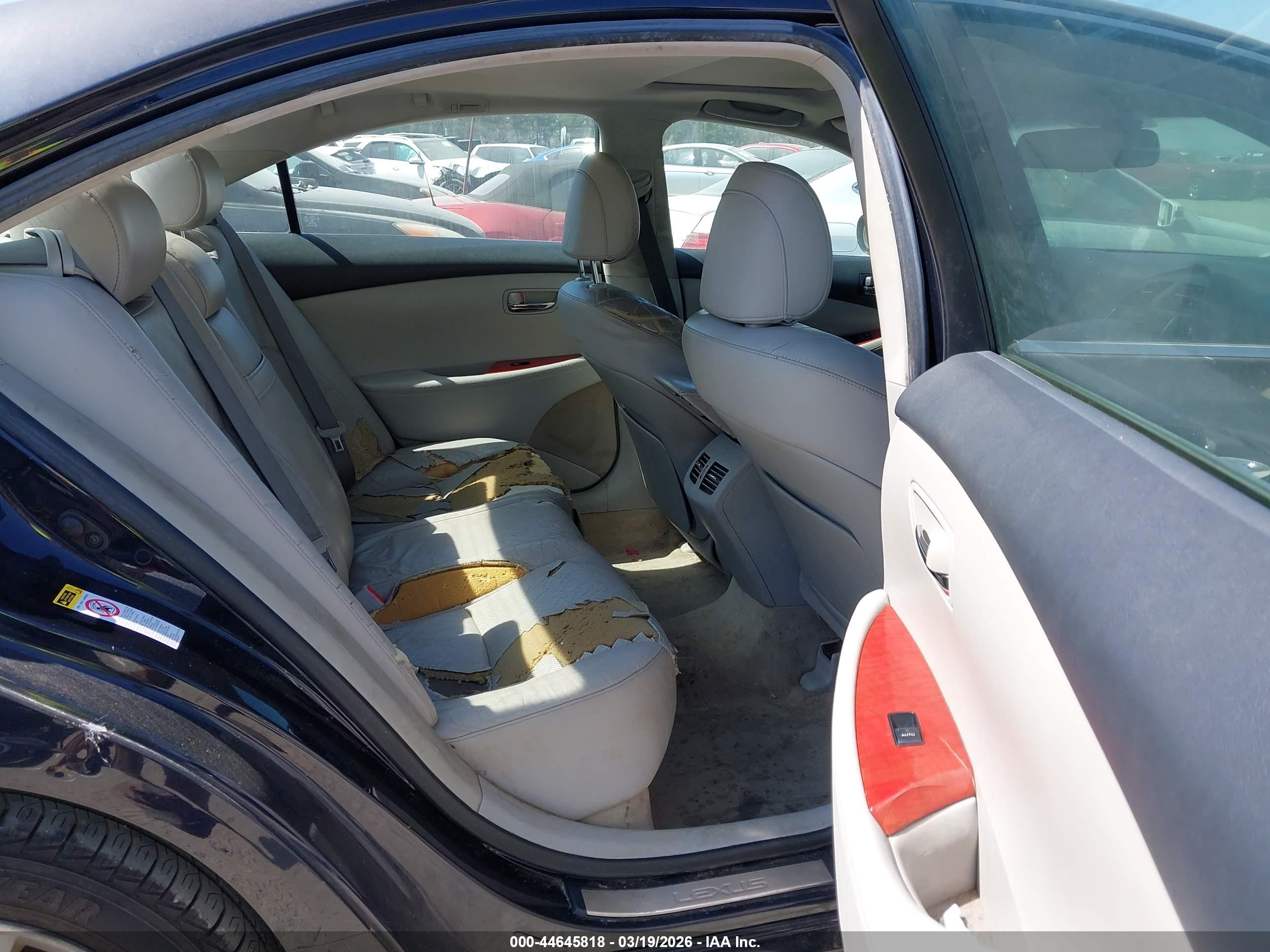 LEXUS ES image 8